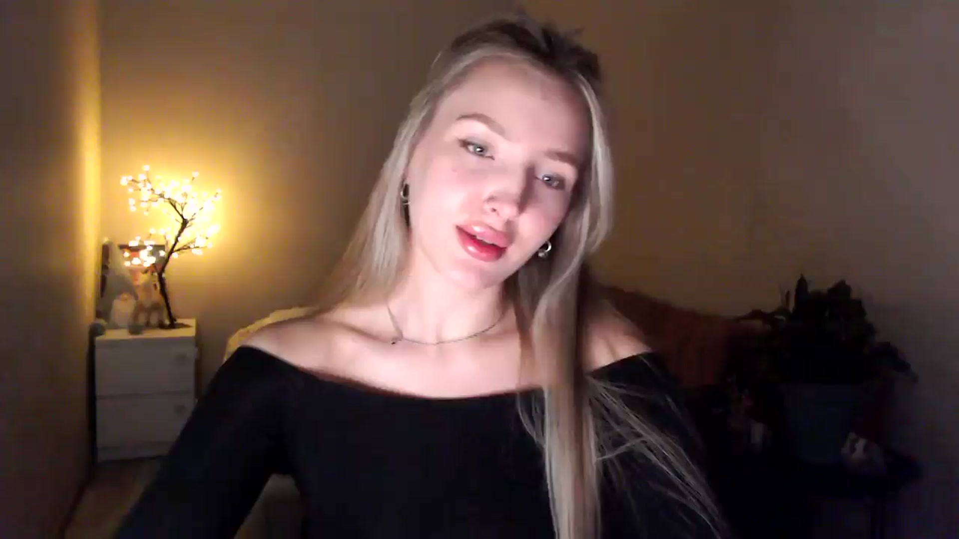 Gallery image thumbnail from My_Diana's myfreecams stream on, 04/16/2025, 22:35 image 1 of 20