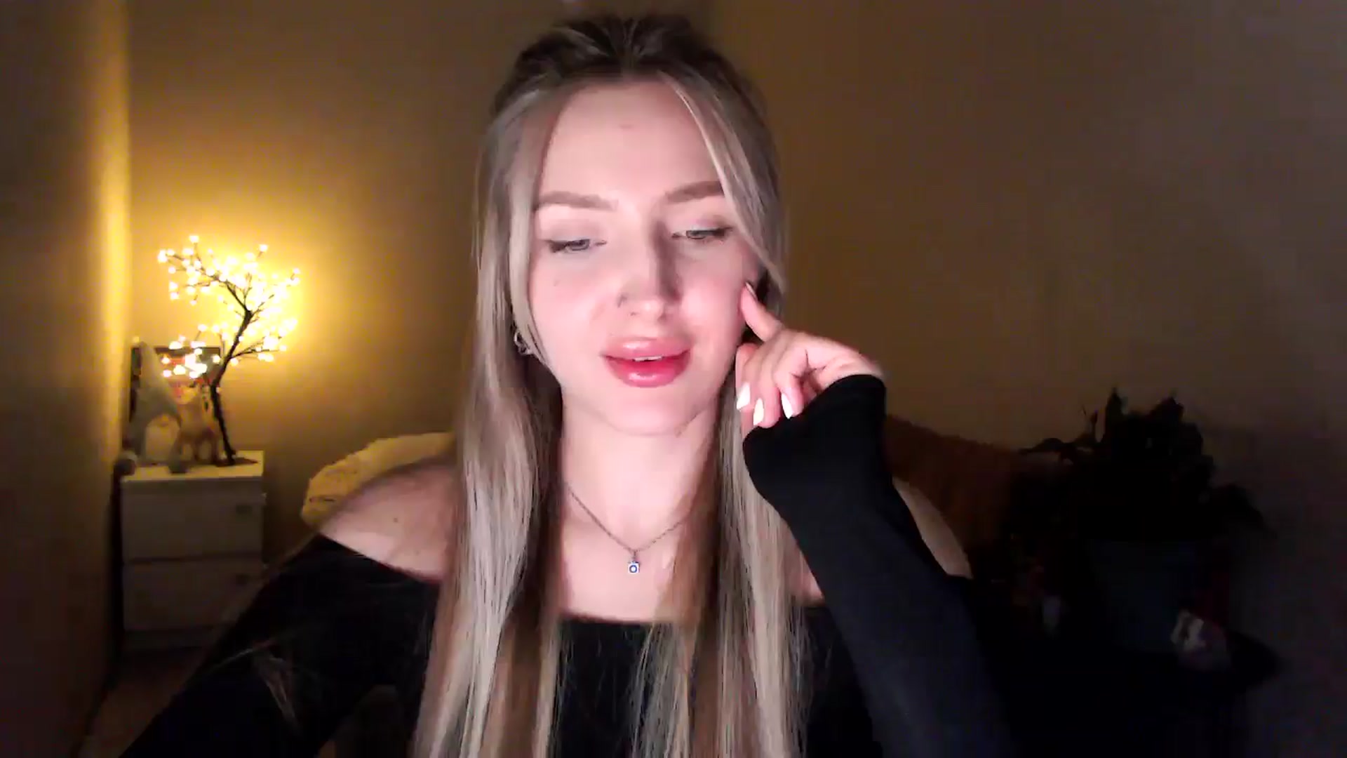 Gallery image thumbnail from My_Diana's myfreecams stream on, 04/16/2025, 22:35 image 15 of 20
