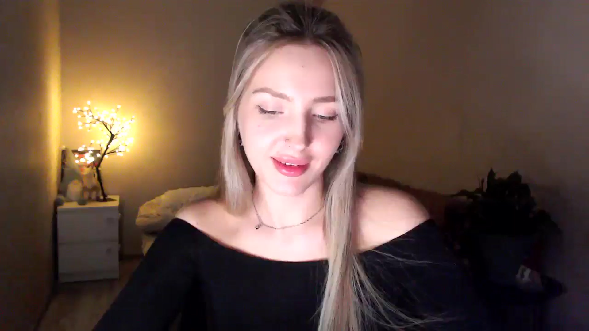 Gallery image thumbnail from My_Diana's myfreecams stream on, 04/16/2025, 22:35 image 3 of 20