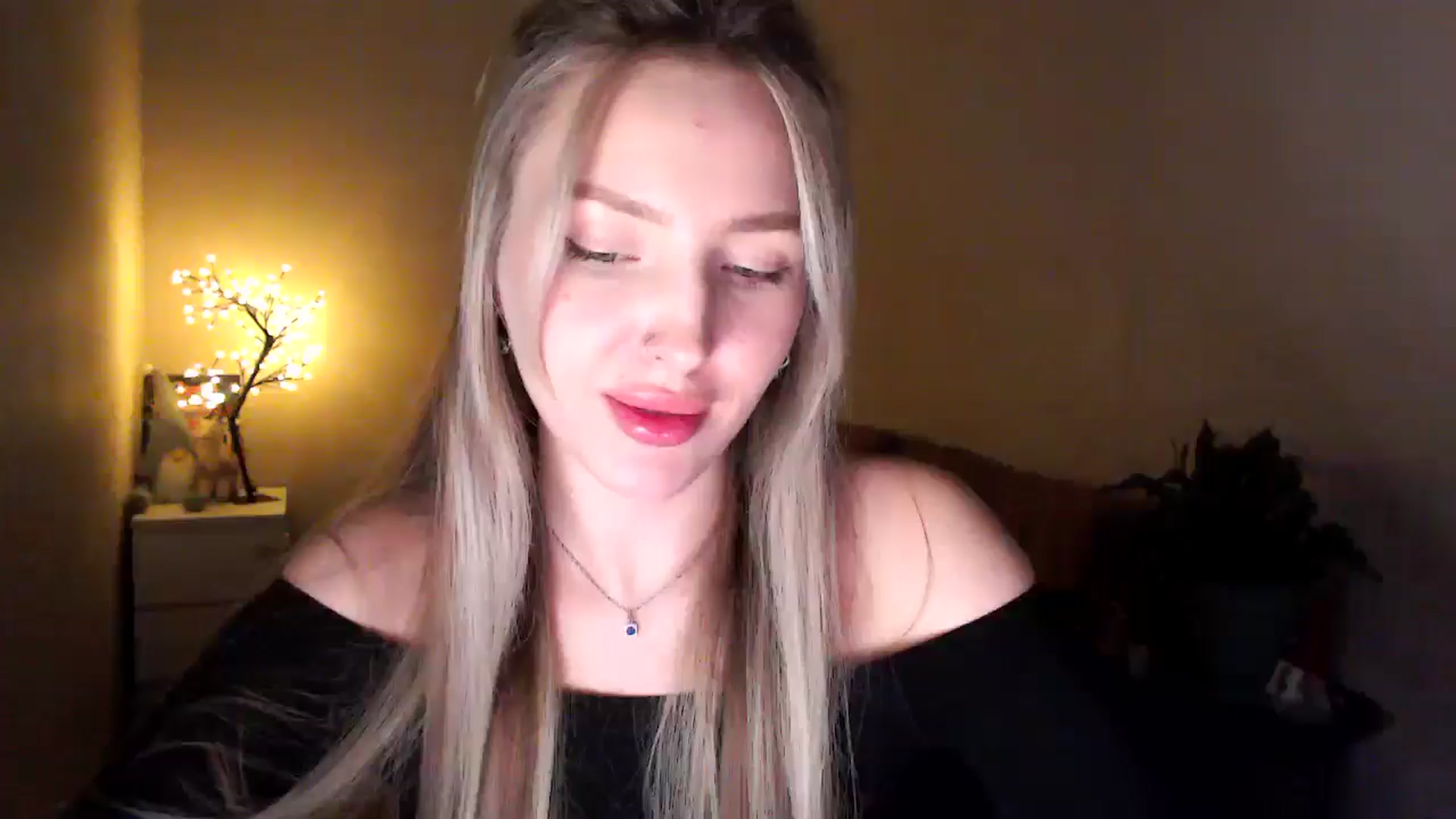 Gallery image thumbnail from My_Diana's myfreecams stream on, 04/16/2025, 22:35 image 13 of 20