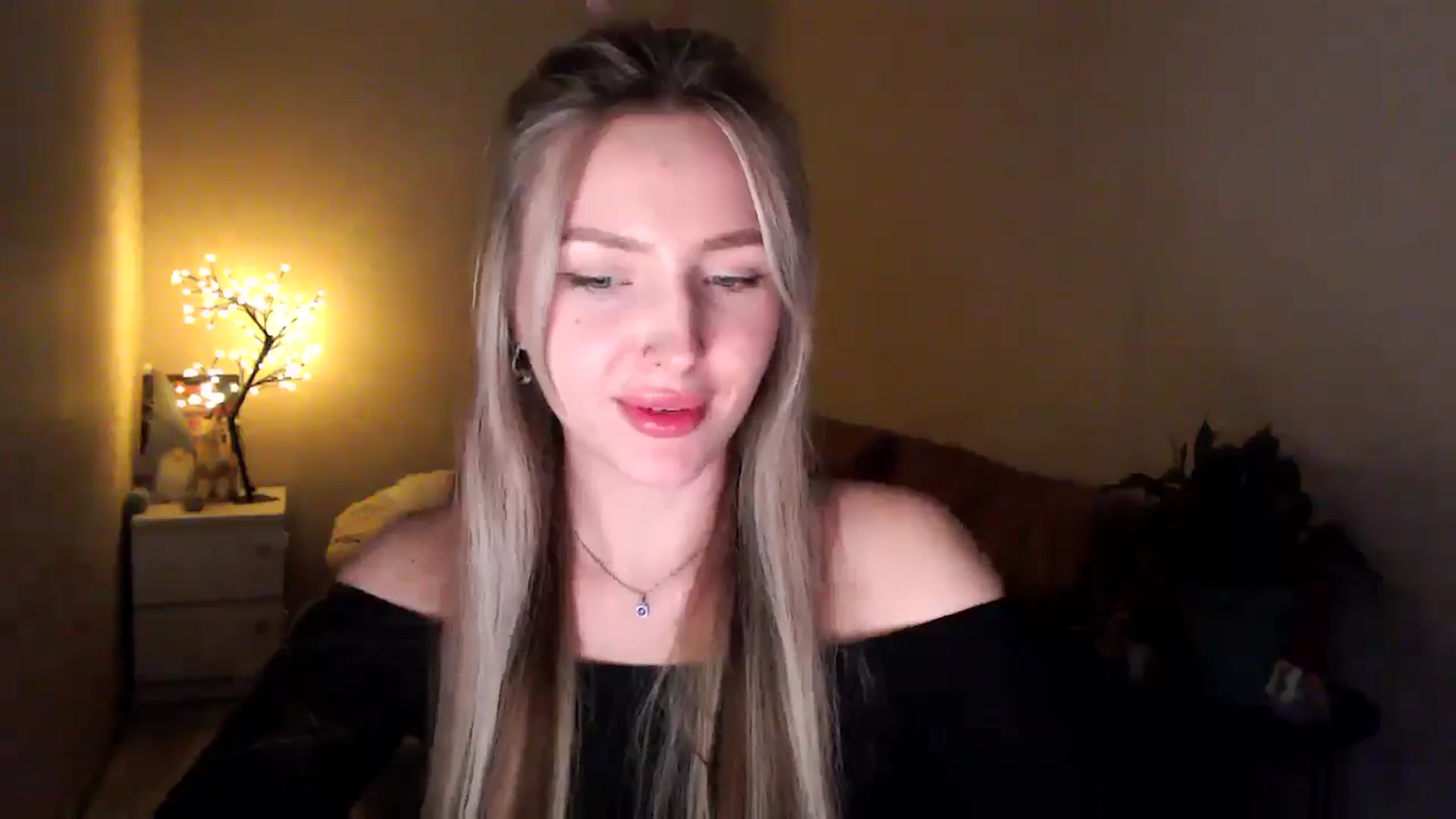Gallery image thumbnail from My_Diana's myfreecams stream on, 04/16/2025, 22:35 image 17 of 20