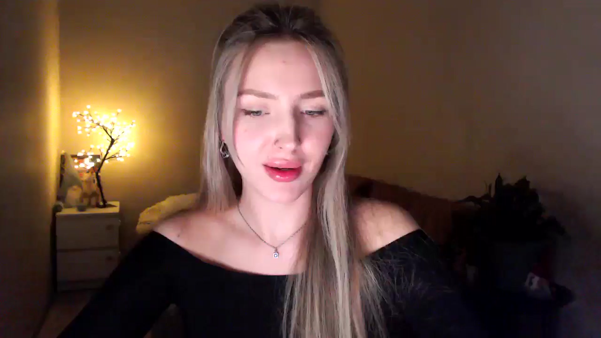 Gallery image thumbnail from My_Diana's myfreecams stream on, 04/16/2025, 22:35 image 5 of 20