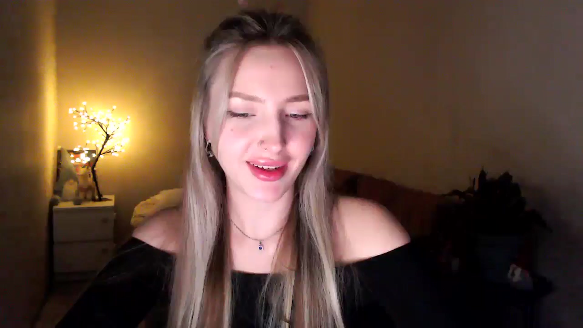 Gallery image thumbnail from My_Diana's myfreecams stream on, 04/16/2025, 22:35 image 19 of 20