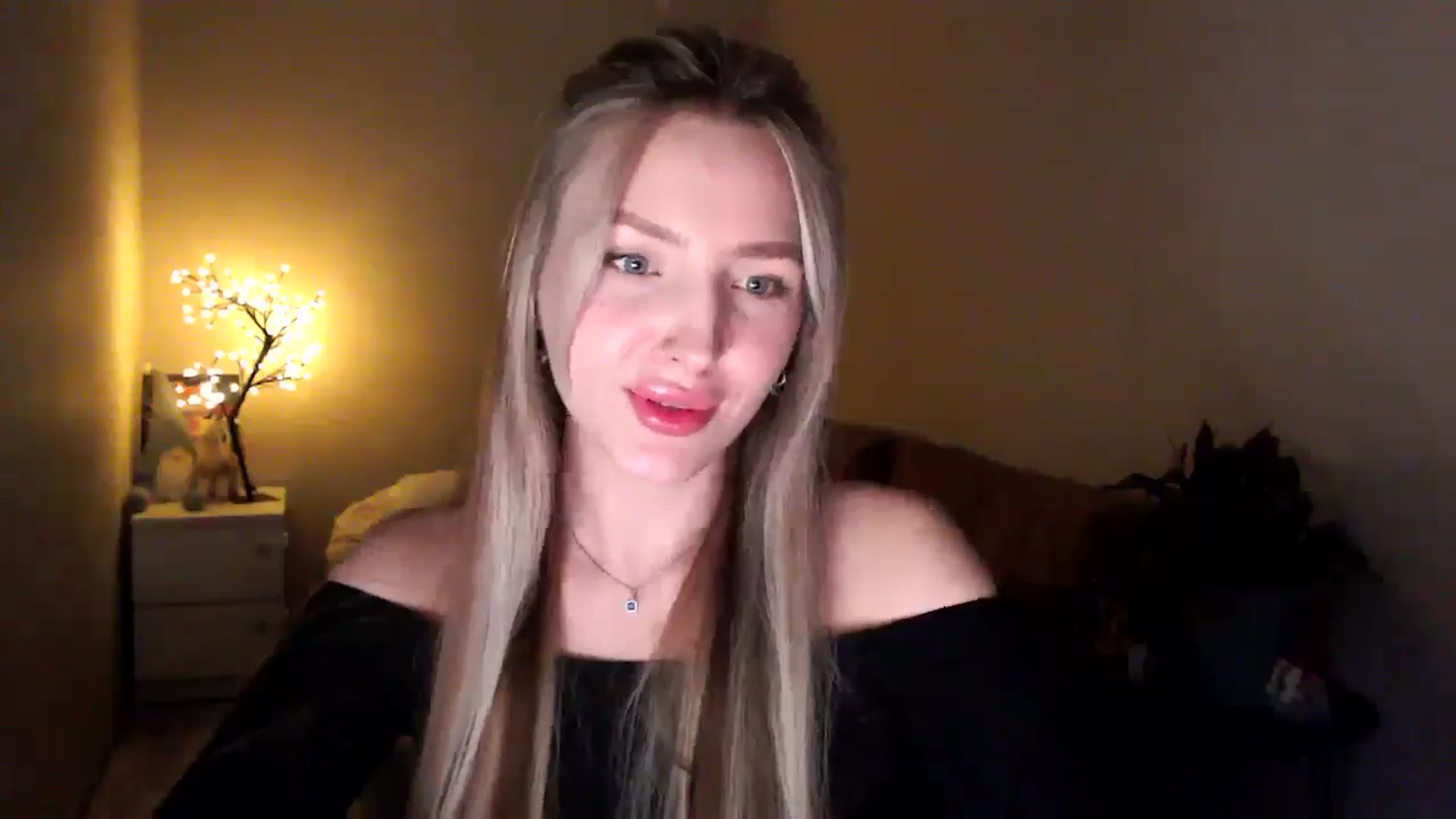 Gallery image thumbnail from My_Diana's myfreecams stream on, 04/16/2025, 22:35 image 18 of 20