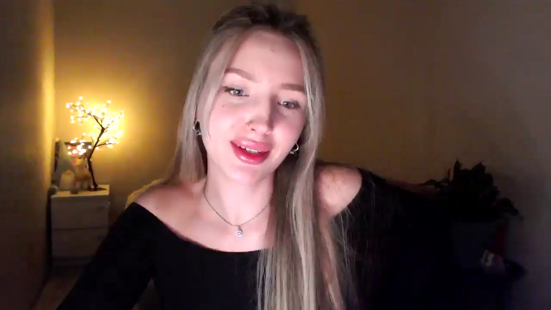 Gallery image thumbnail from My_Diana's myfreecams stream on, 04/16/2025, 22:35 image 4 of 20