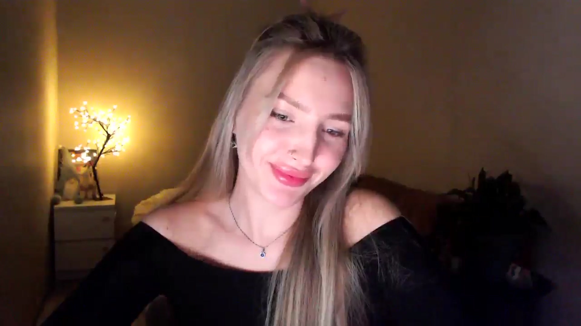 Gallery image thumbnail from My_Diana's myfreecams stream on, 04/16/2025, 22:35 image 6 of 20
