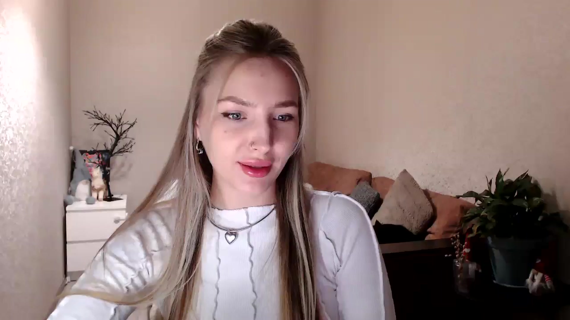 Gallery image thumbnail from My_Diana's myfreecams stream on, 04/17/2025, 14:30 image 17 of 20