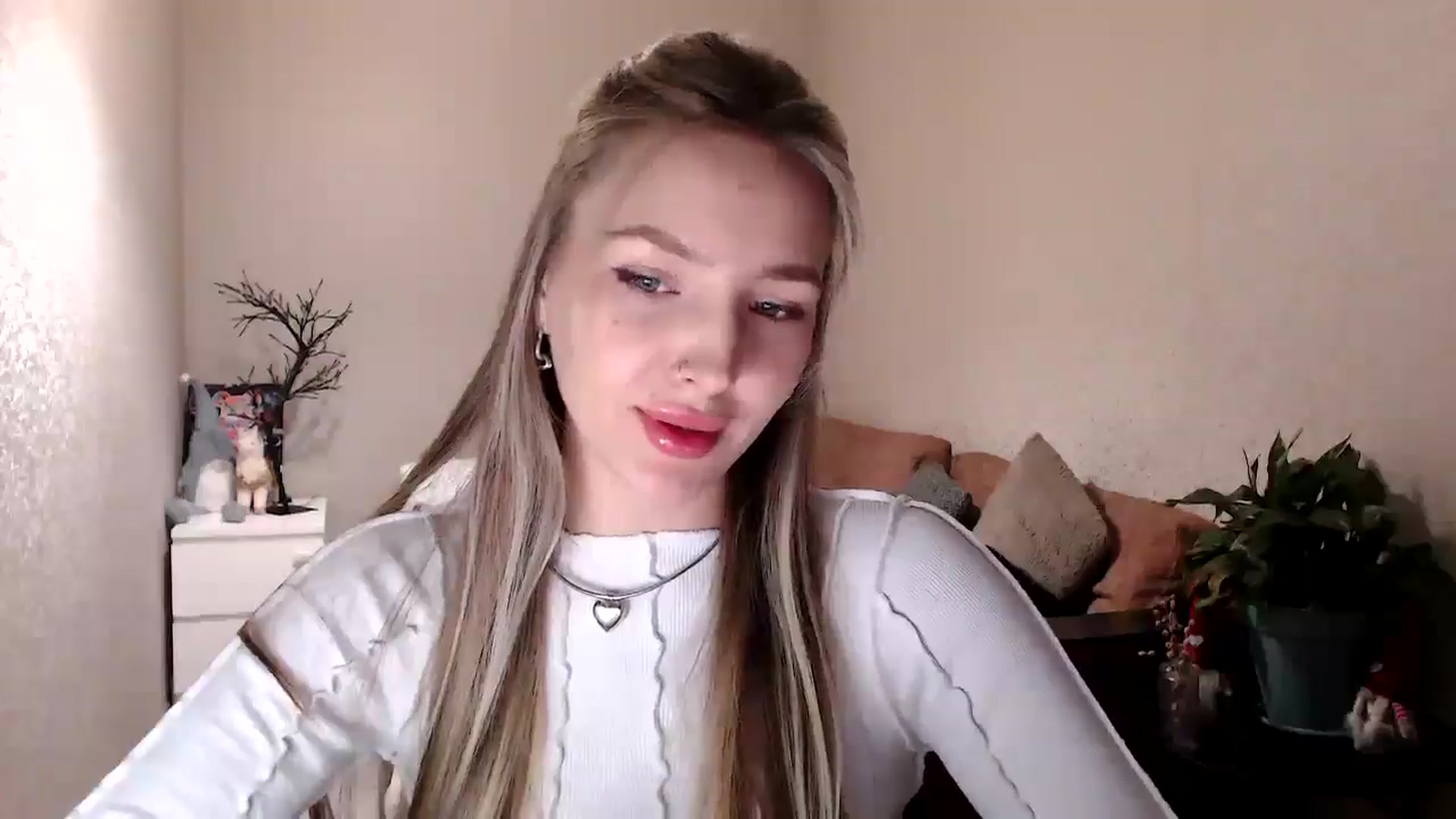 Gallery image thumbnail from My_Diana's myfreecams stream on, 04/17/2025, 14:30 image 2 of 20
