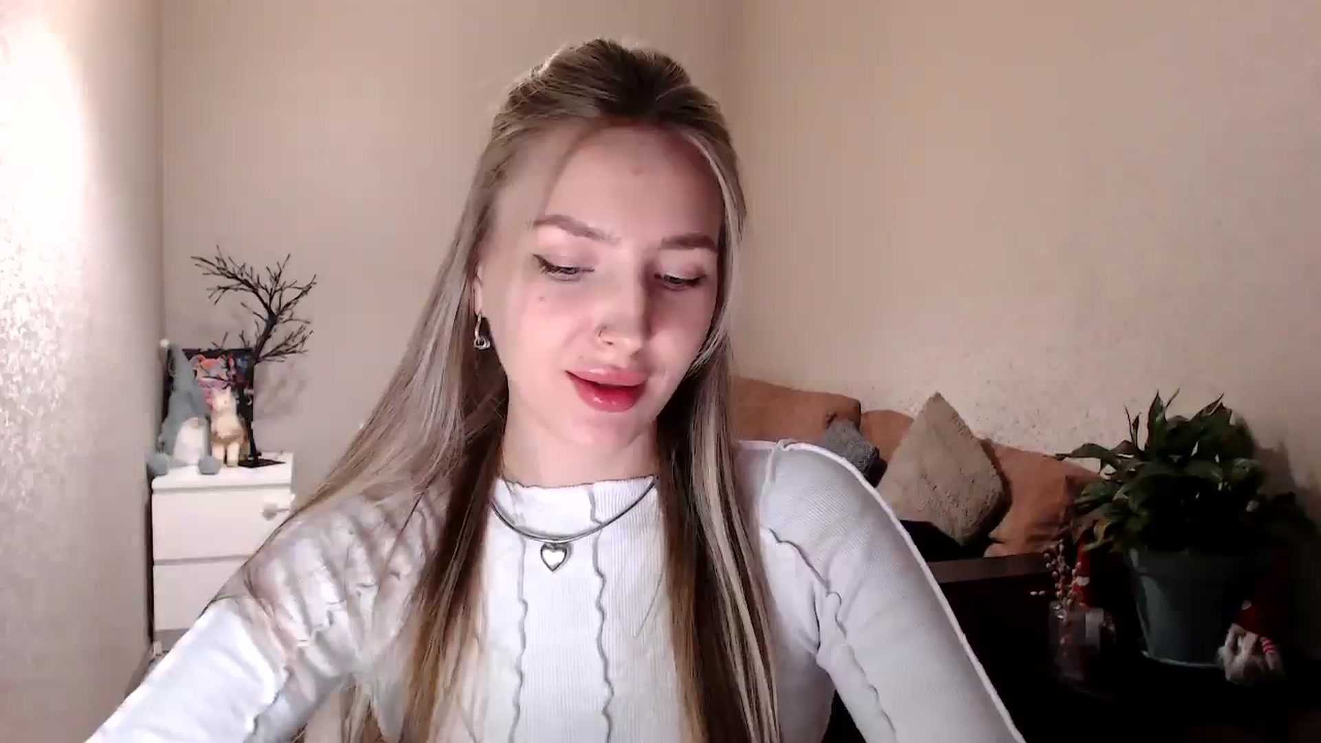 Gallery image thumbnail from My_Diana's myfreecams stream on, 04/17/2025, 14:30 image 11 of 20