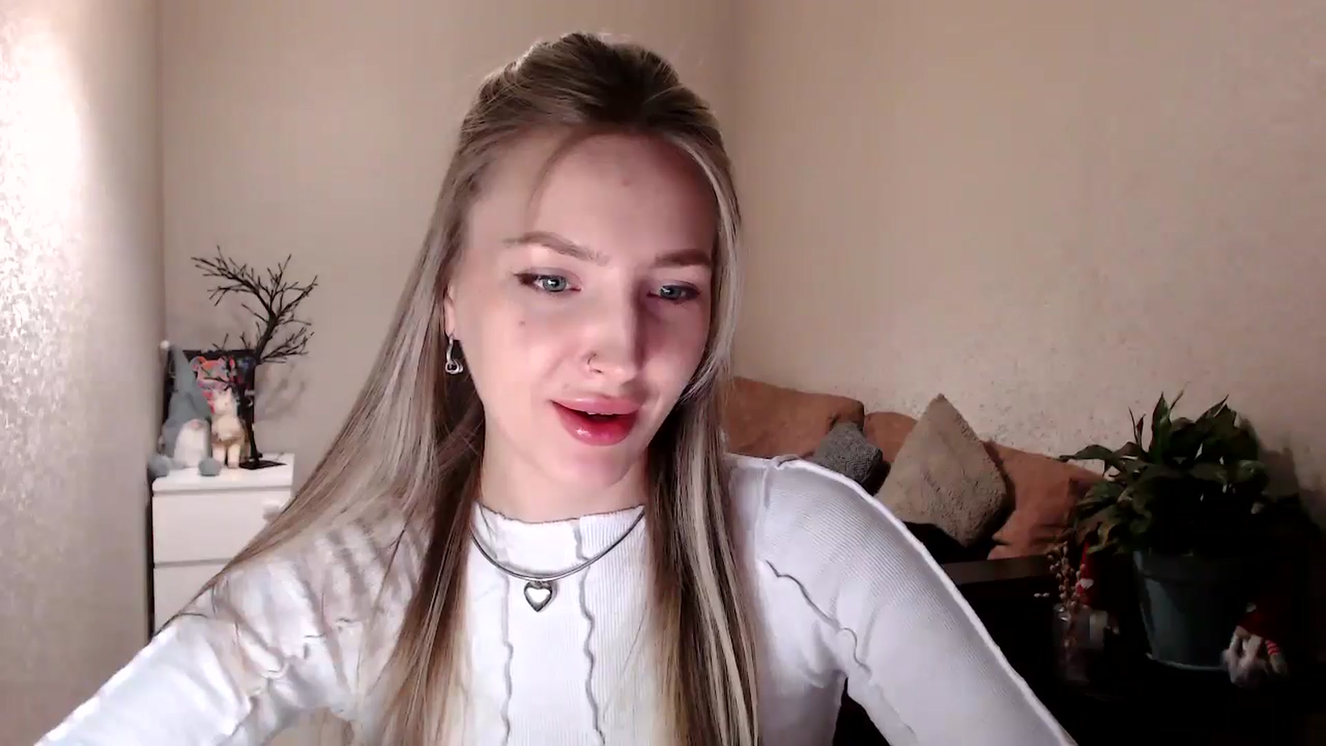 Gallery image thumbnail from My_Diana's myfreecams stream on, 04/17/2025, 14:30 image 13 of 20