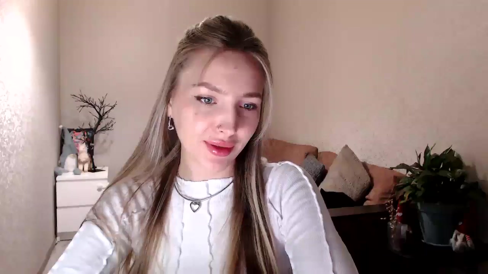 Gallery image thumbnail from My_Diana's myfreecams stream on, 04/17/2025, 14:30 image 10 of 20