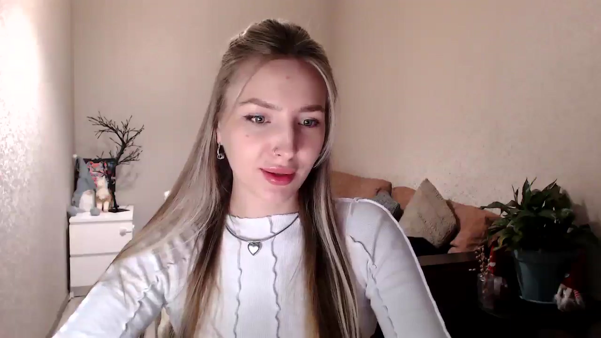 Gallery image thumbnail from My_Diana's myfreecams stream on, 04/17/2025, 14:30 image 14 of 20
