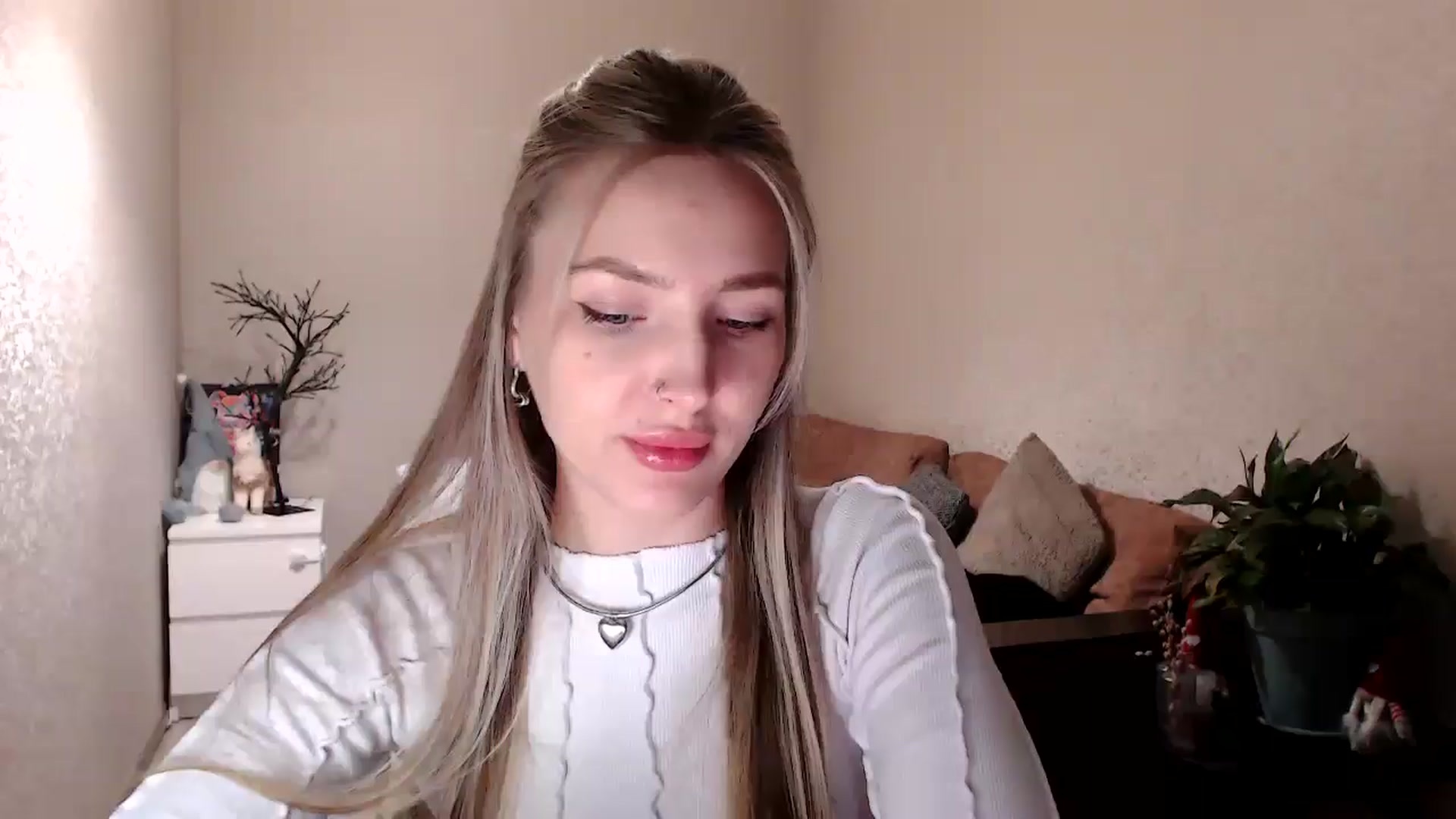 Gallery image thumbnail from My_Diana's myfreecams stream on, 04/17/2025, 14:30 image 18 of 20
