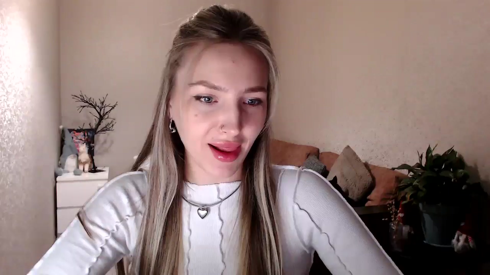 Gallery image thumbnail from My_Diana's myfreecams stream on, 04/17/2025, 14:30 image 3 of 20