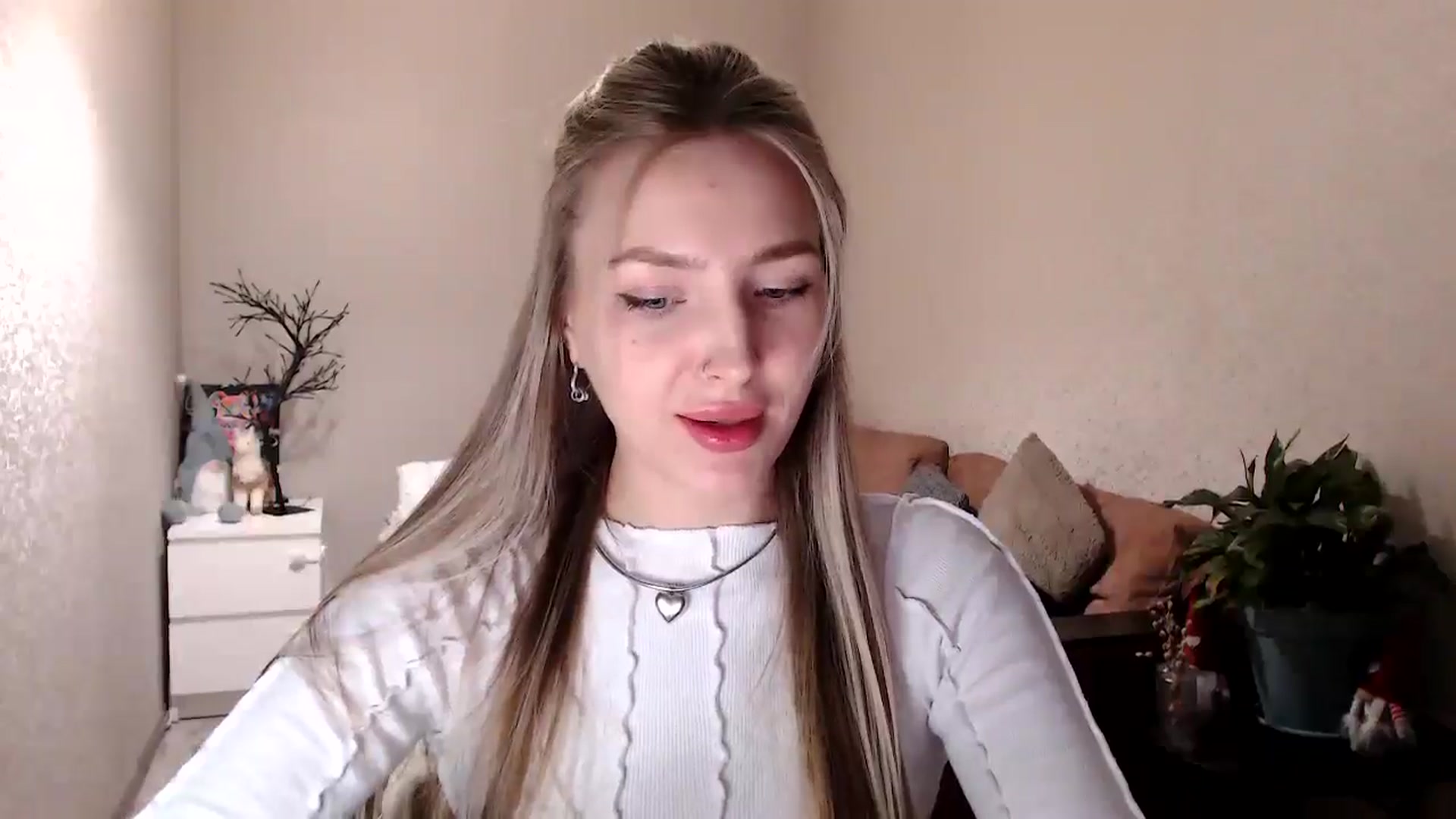 Gallery image thumbnail from My_Diana's myfreecams stream on, 04/17/2025, 14:30 image 12 of 20
