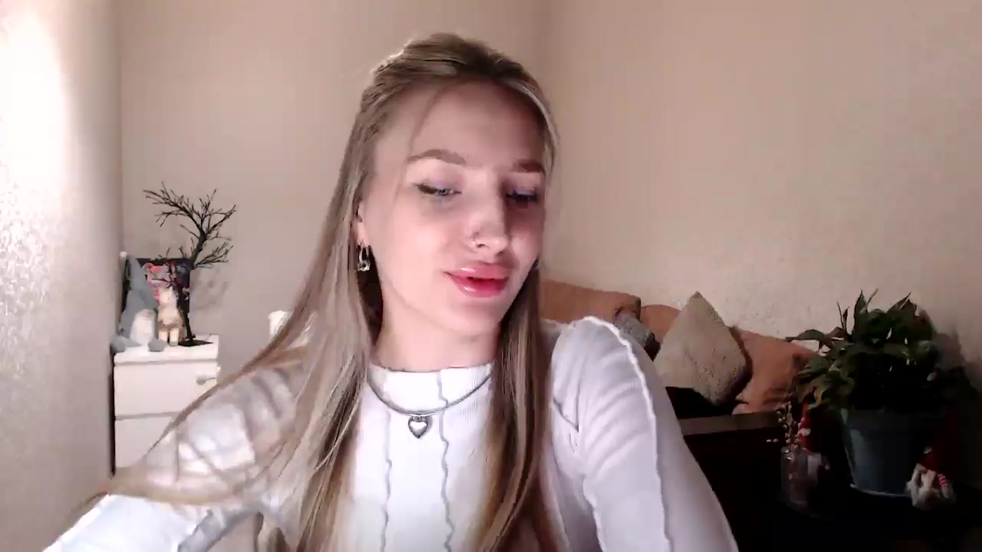 Gallery image thumbnail from My_Diana's myfreecams stream on, 04/17/2025, 14:30 image 15 of 20