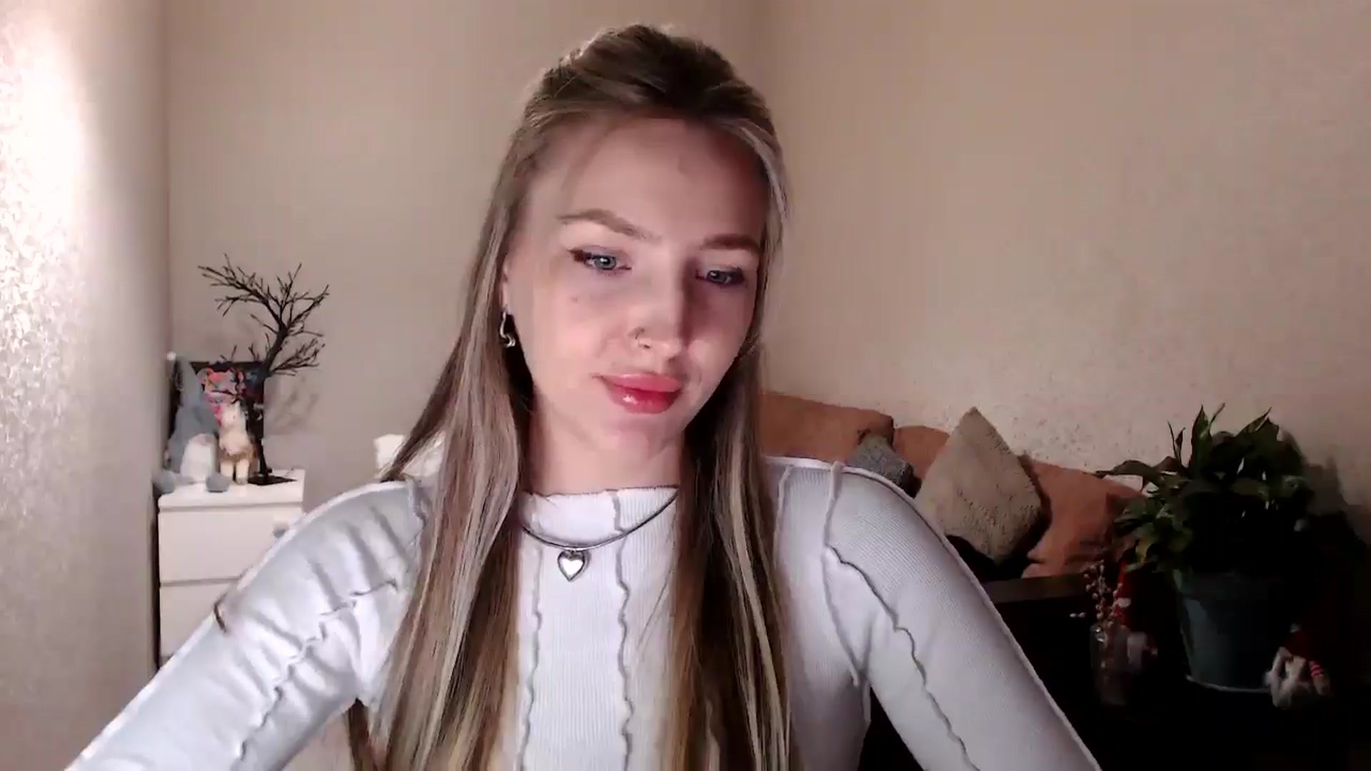 Gallery image thumbnail from My_Diana's myfreecams stream on, 04/17/2025, 14:30 image 4 of 20