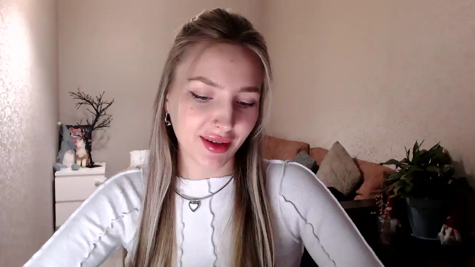 Gallery image thumbnail from My_Diana's myfreecams stream on, 04/17/2025, 14:30 image 6 of 20