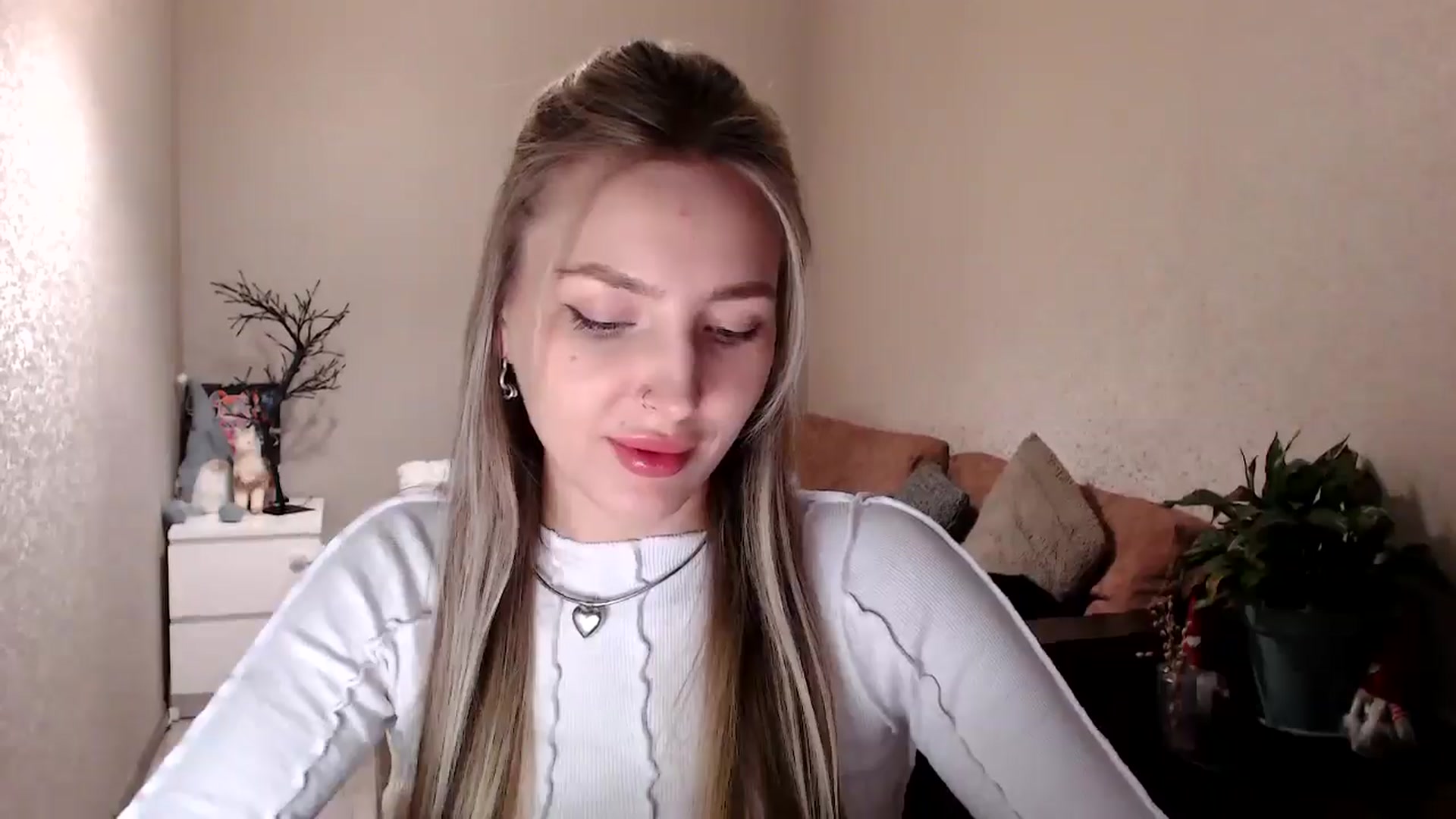 Gallery image thumbnail from My_Diana's myfreecams stream on, 04/17/2025, 14:30 image 8 of 20