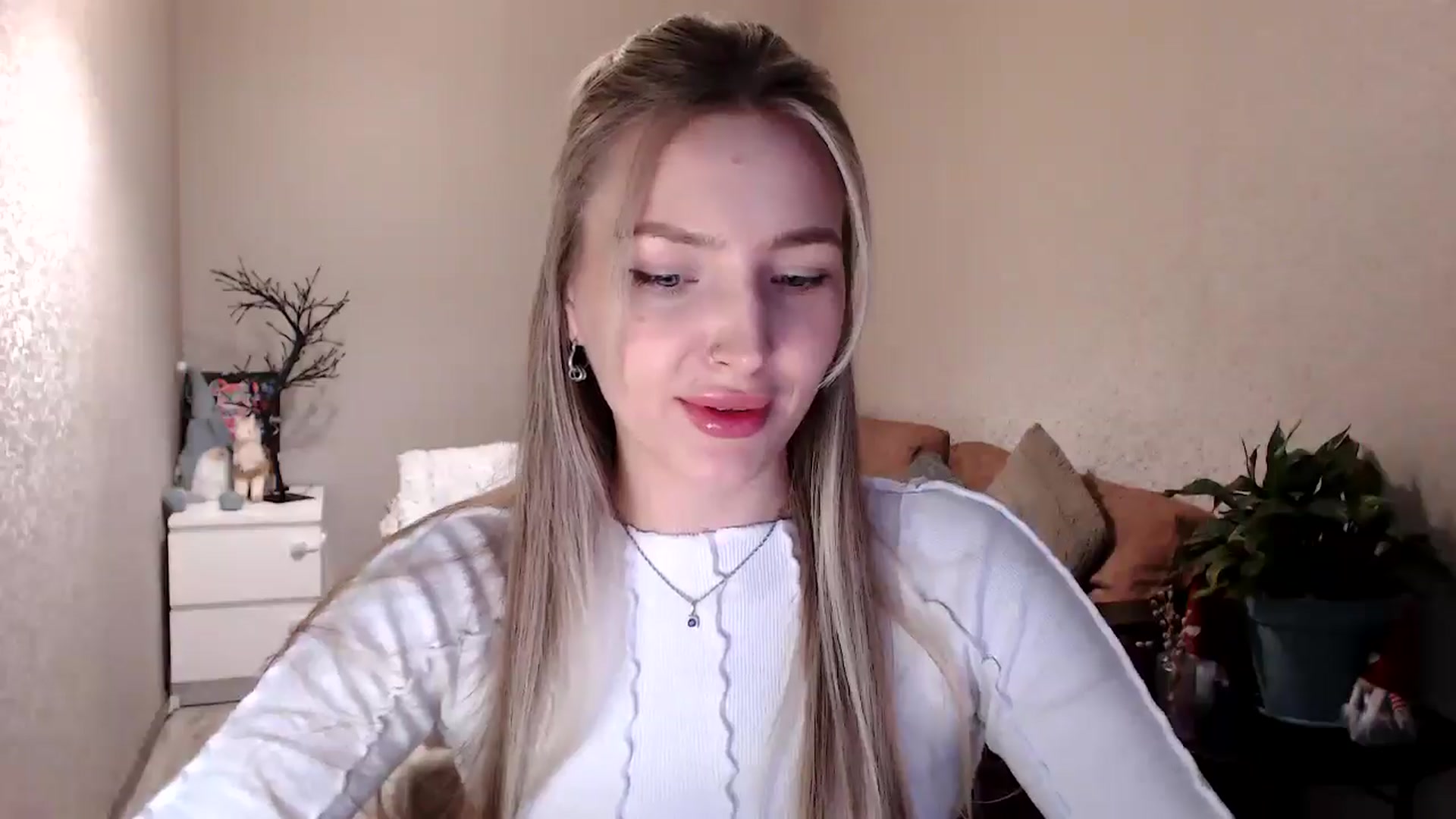 Gallery image thumbnail from My_Diana's myfreecams stream on, 04/17/2025, 14:57 image 13 of 20