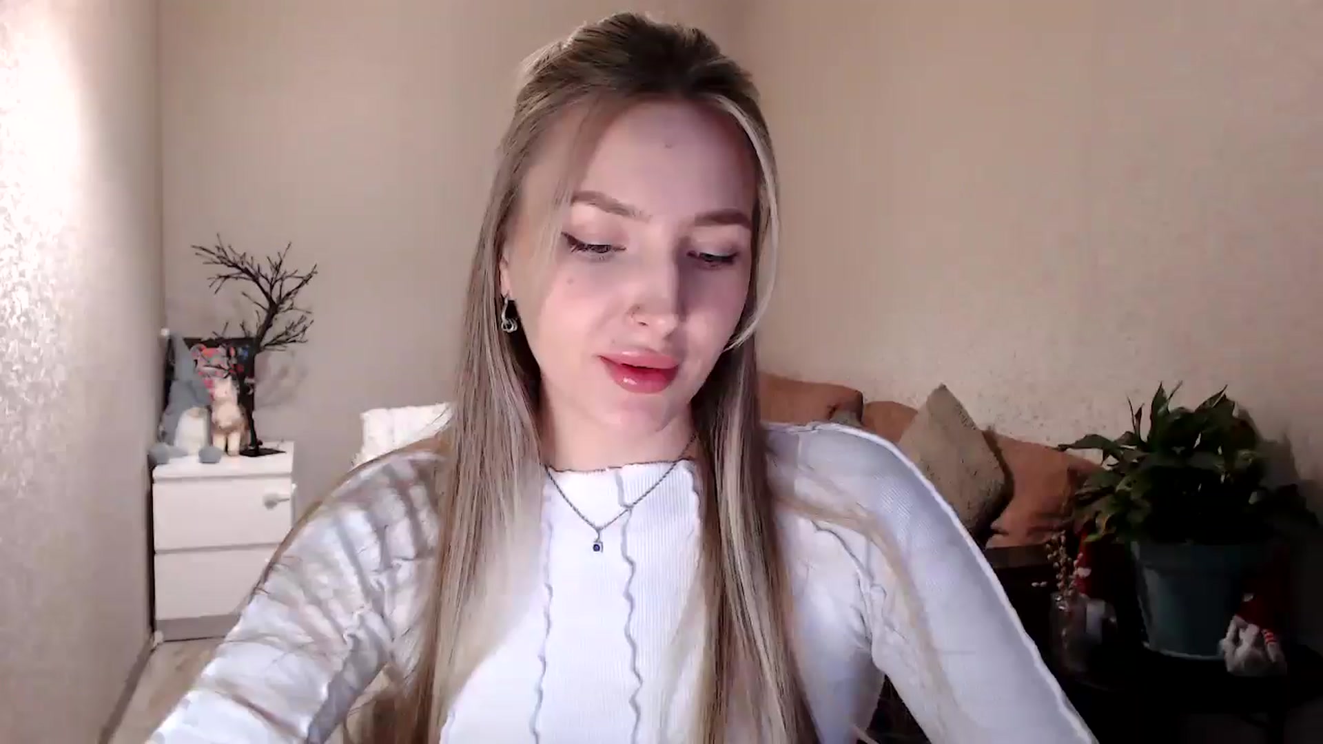 Gallery image thumbnail from My_Diana's myfreecams stream on, 04/17/2025, 14:57 image 9 of 20