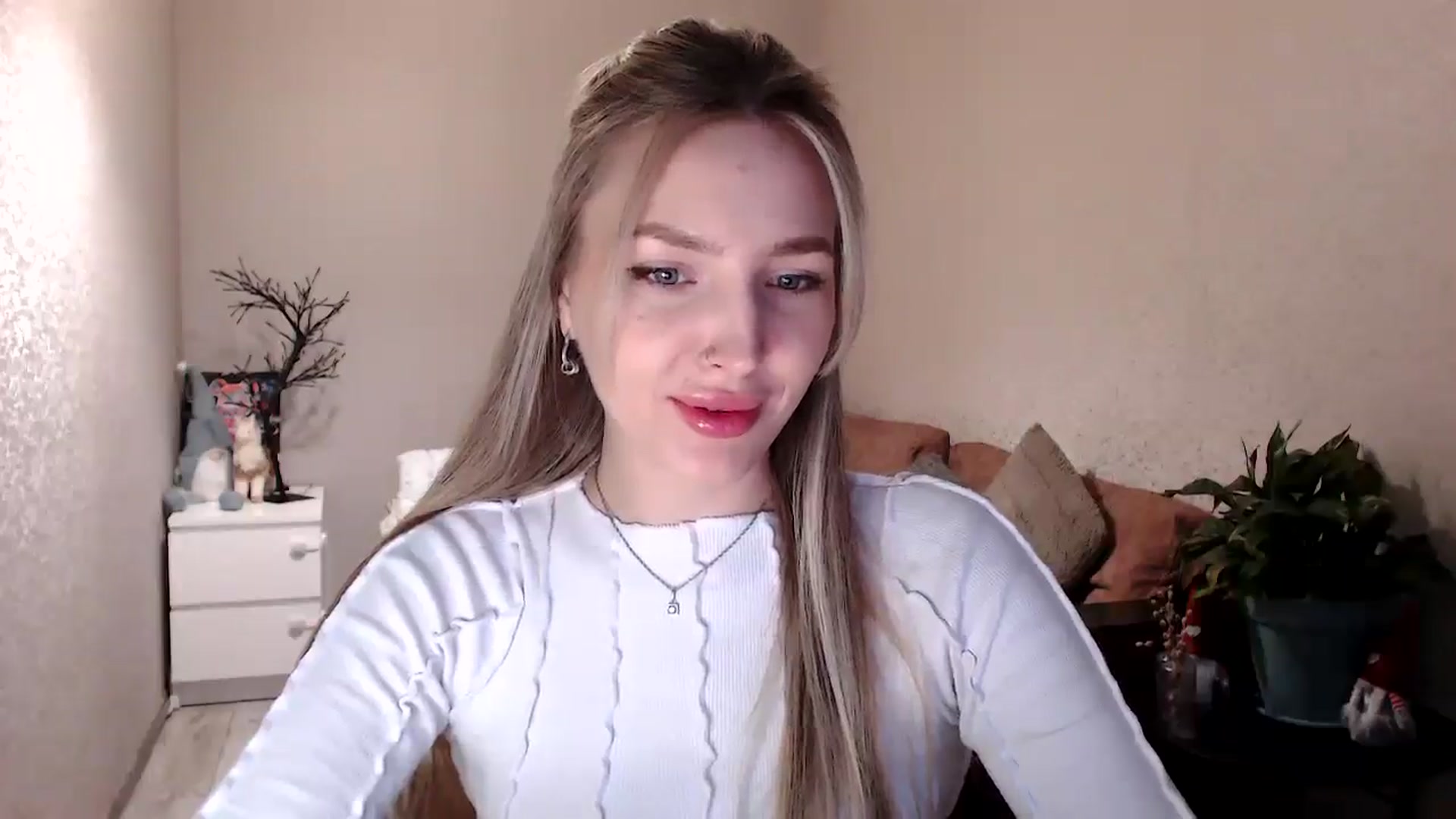 Gallery image thumbnail from My_Diana's myfreecams stream on, 04/17/2025, 14:57 image 15 of 20