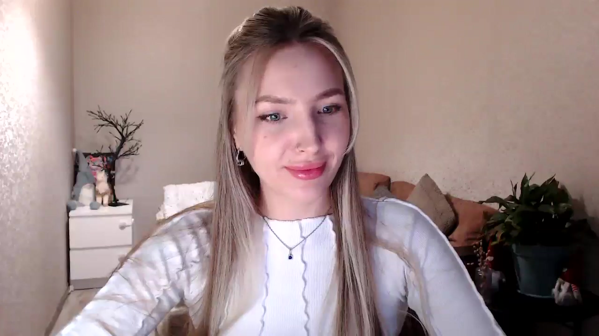 Gallery image thumbnail from My_Diana's myfreecams stream on, 04/17/2025, 14:57 image 11 of 20