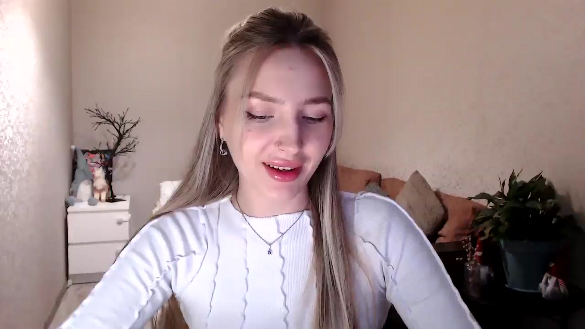 Gallery image thumbnail from My_Diana's myfreecams stream on, 04/17/2025, 14:57 image 16 of 20