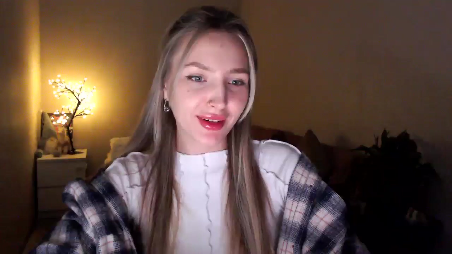 Gallery image thumbnail from My_Diana's myfreecams stream on, 04/17/2025, 20:19 image 10 of 20