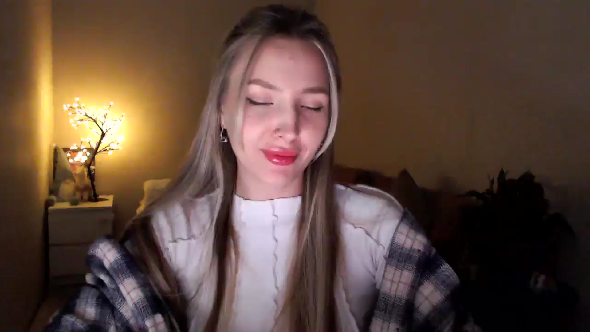 Gallery image thumbnail from My_Diana's myfreecams stream on, 04/17/2025, 20:19 image 3 of 20