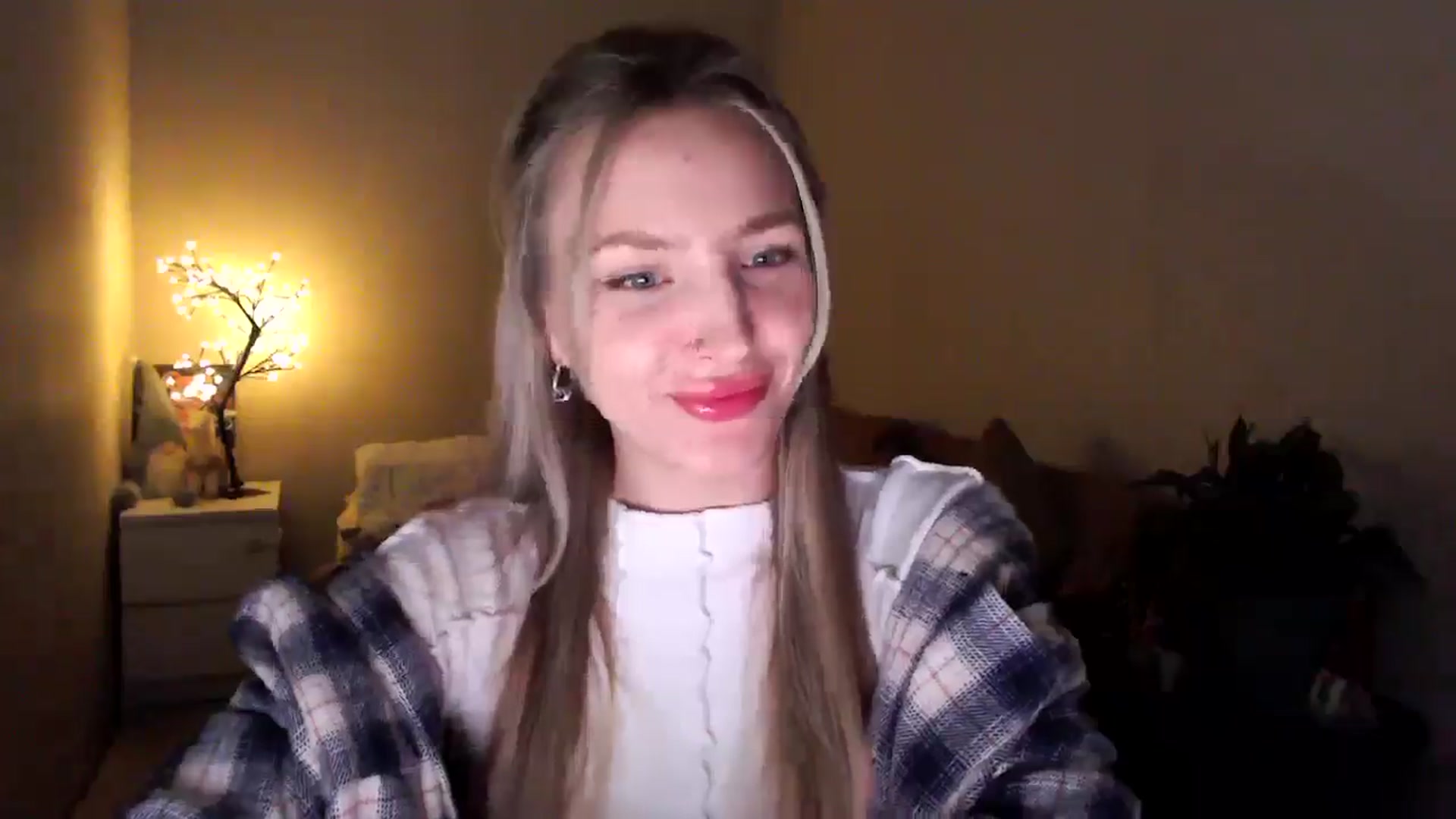 Gallery image thumbnail from My_Diana's myfreecams stream on, 04/17/2025, 20:19 image 13 of 20