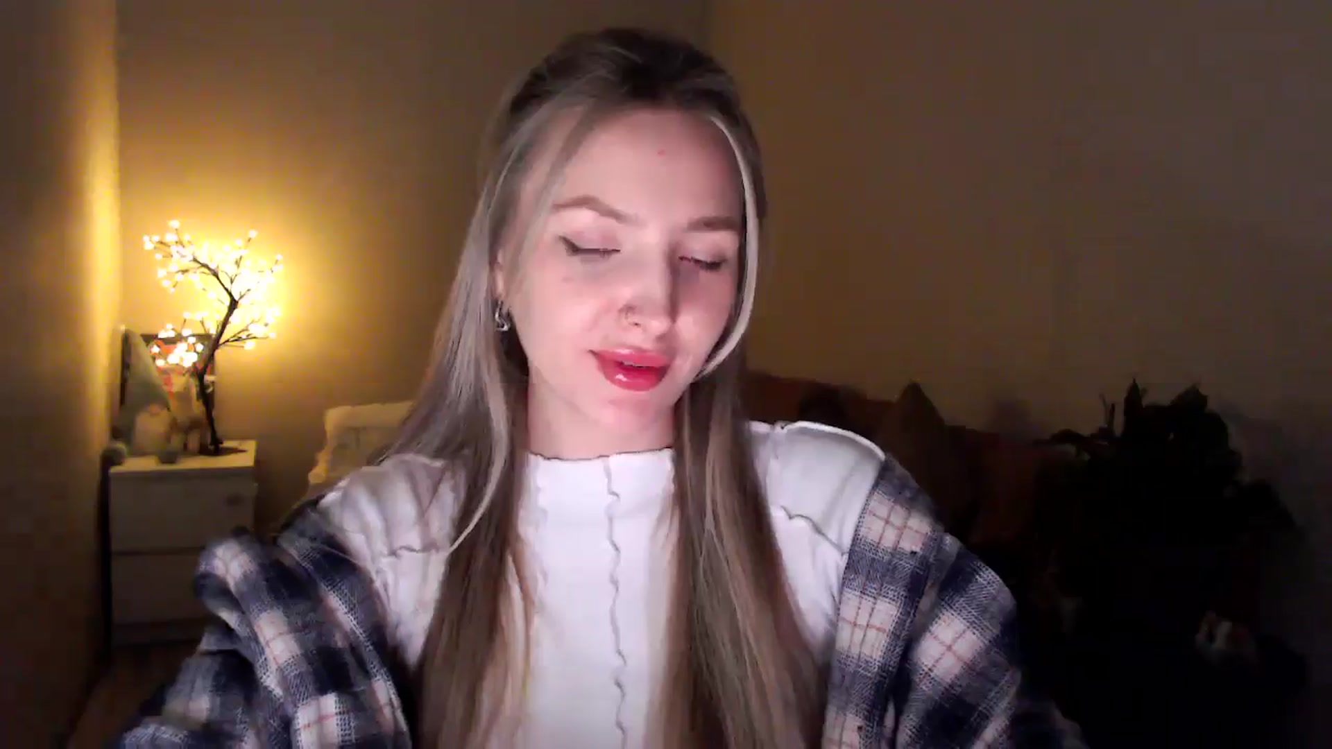 Gallery image thumbnail from My_Diana's myfreecams stream on, 04/17/2025, 20:19 image 20 of 20