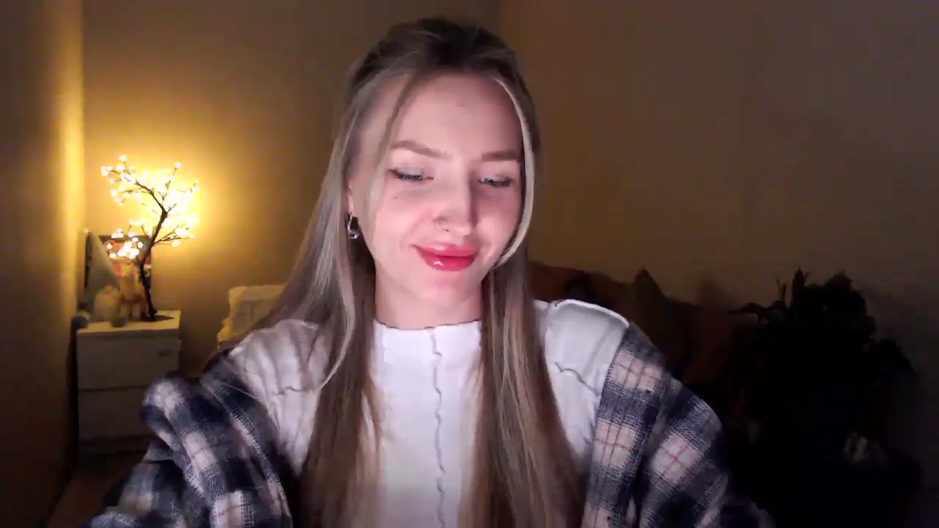 Gallery image thumbnail from My_Diana's myfreecams stream on, 04/17/2025, 20:19 image 19 of 20