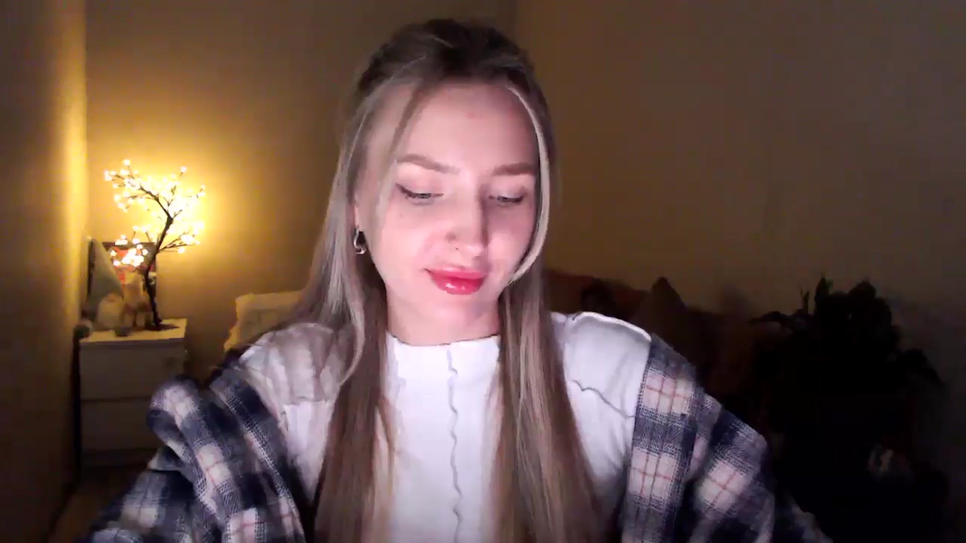 Gallery image thumbnail from My_Diana's myfreecams stream on, 04/17/2025, 20:19 image 17 of 20