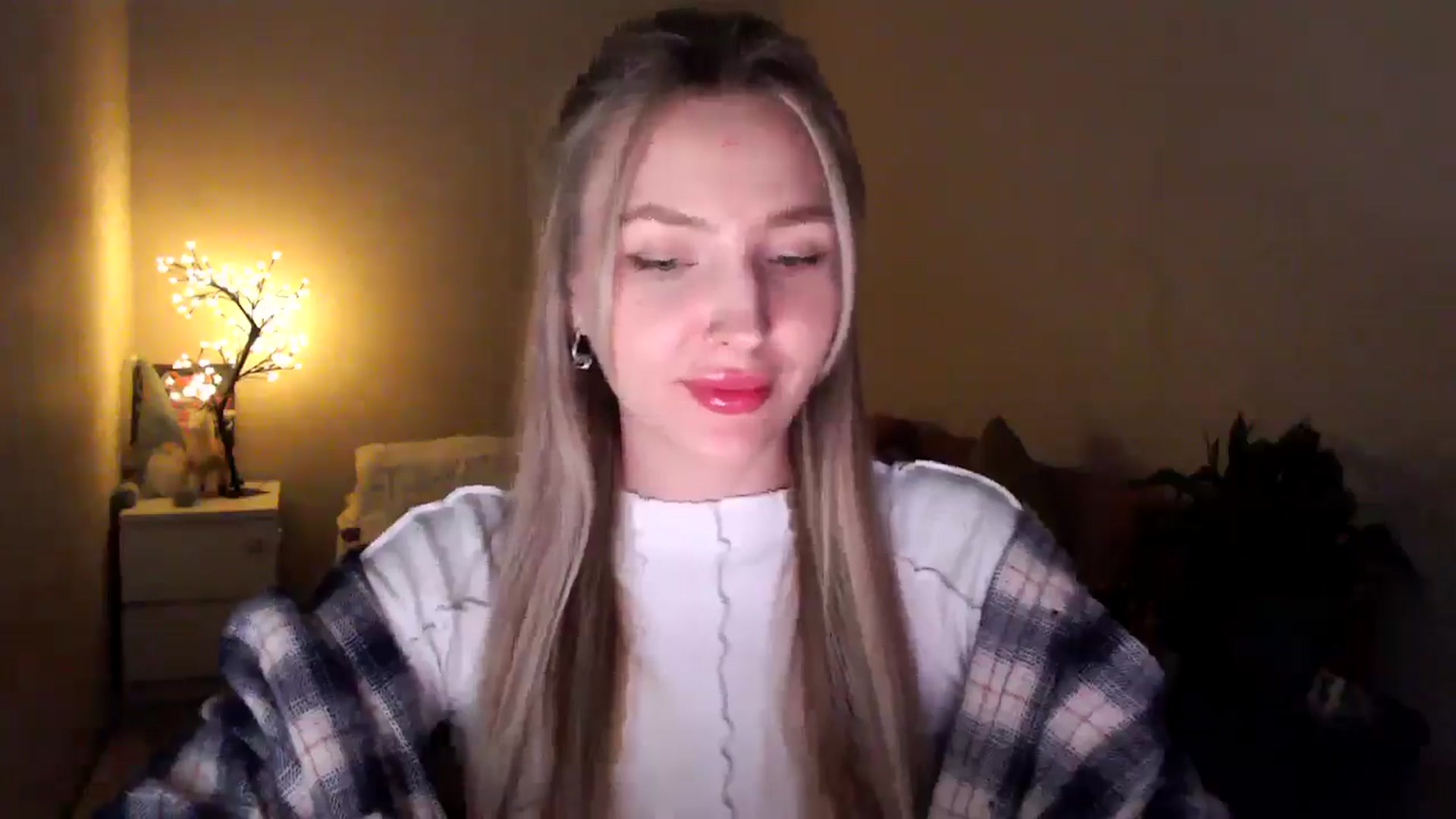 Gallery image thumbnail from My_Diana's myfreecams stream on, 04/17/2025, 20:19 image 6 of 20
