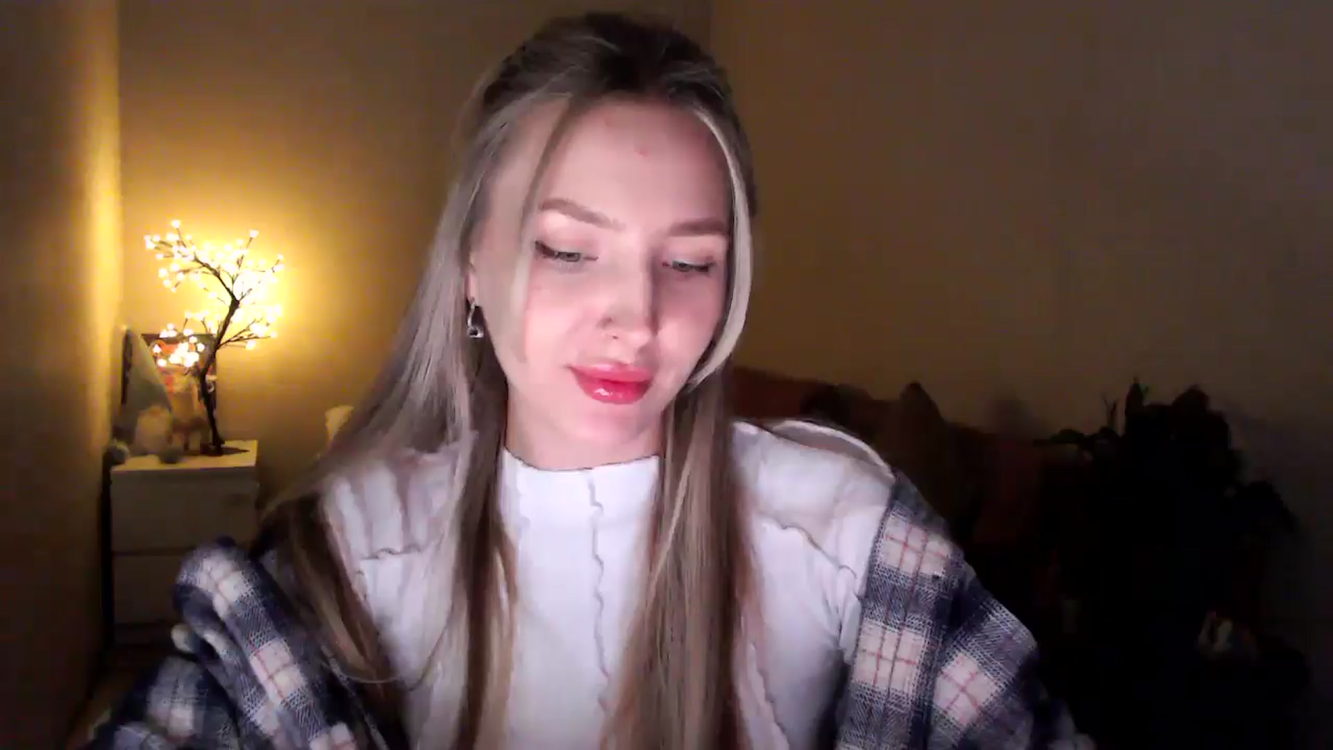 Gallery image thumbnail from My_Diana's myfreecams stream on, 04/17/2025, 20:19 image 2 of 20