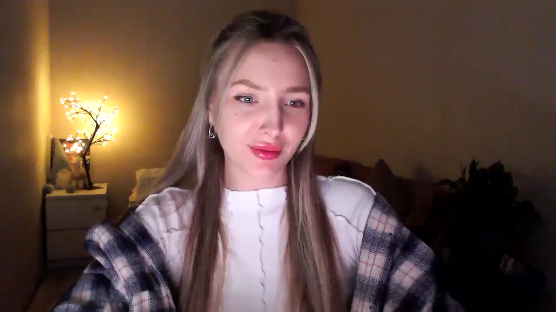 Gallery image thumbnail from My_Diana's myfreecams stream on, 04/17/2025, 20:19 image 11 of 20