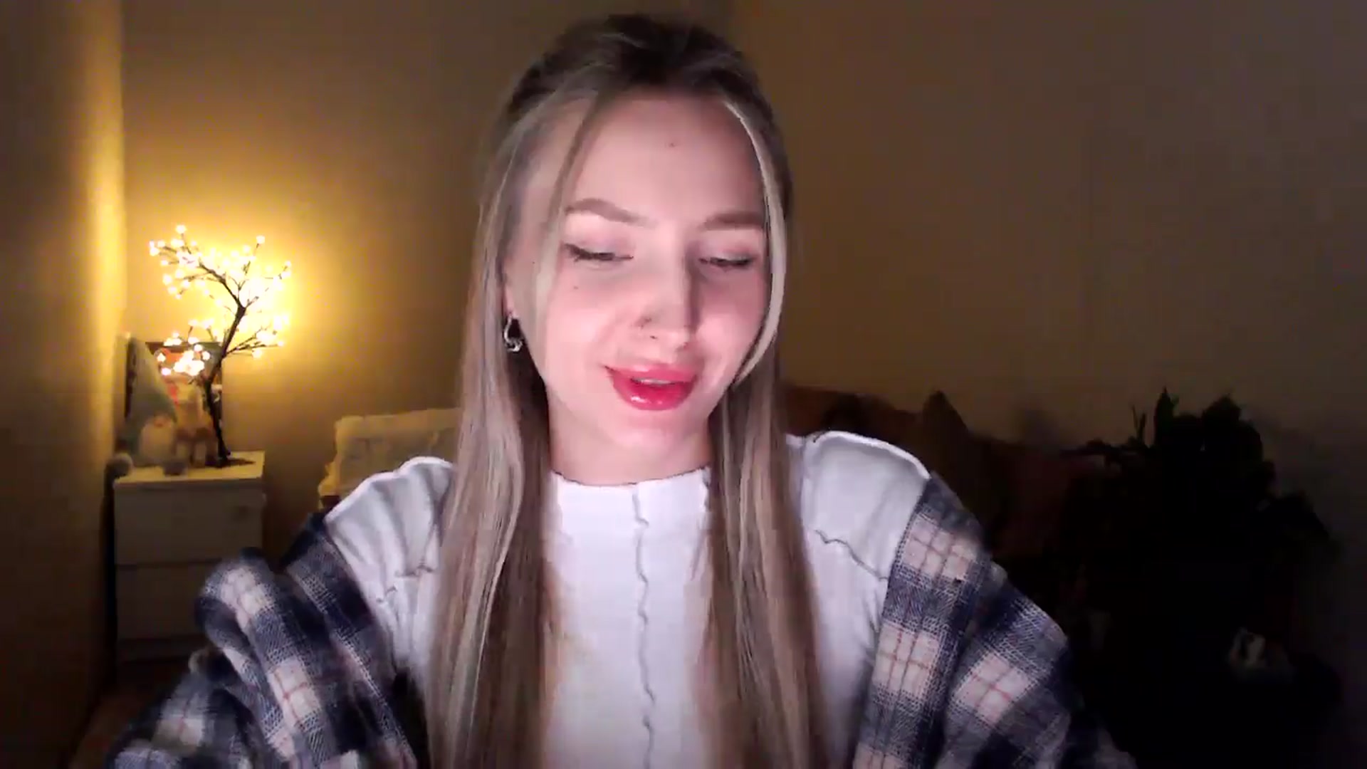 Gallery image thumbnail from My_Diana's myfreecams stream on, 04/17/2025, 20:19 image 8 of 20