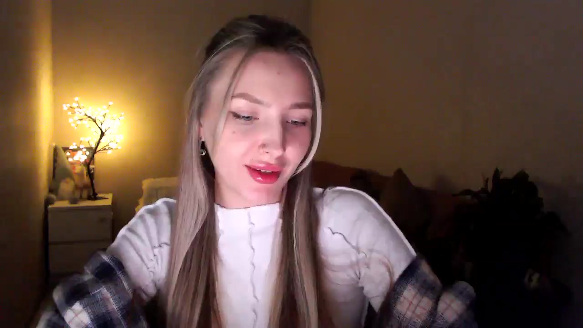 Gallery image thumbnail from My_Diana's myfreecams stream on, 04/17/2025, 21:23 image 19 of 20