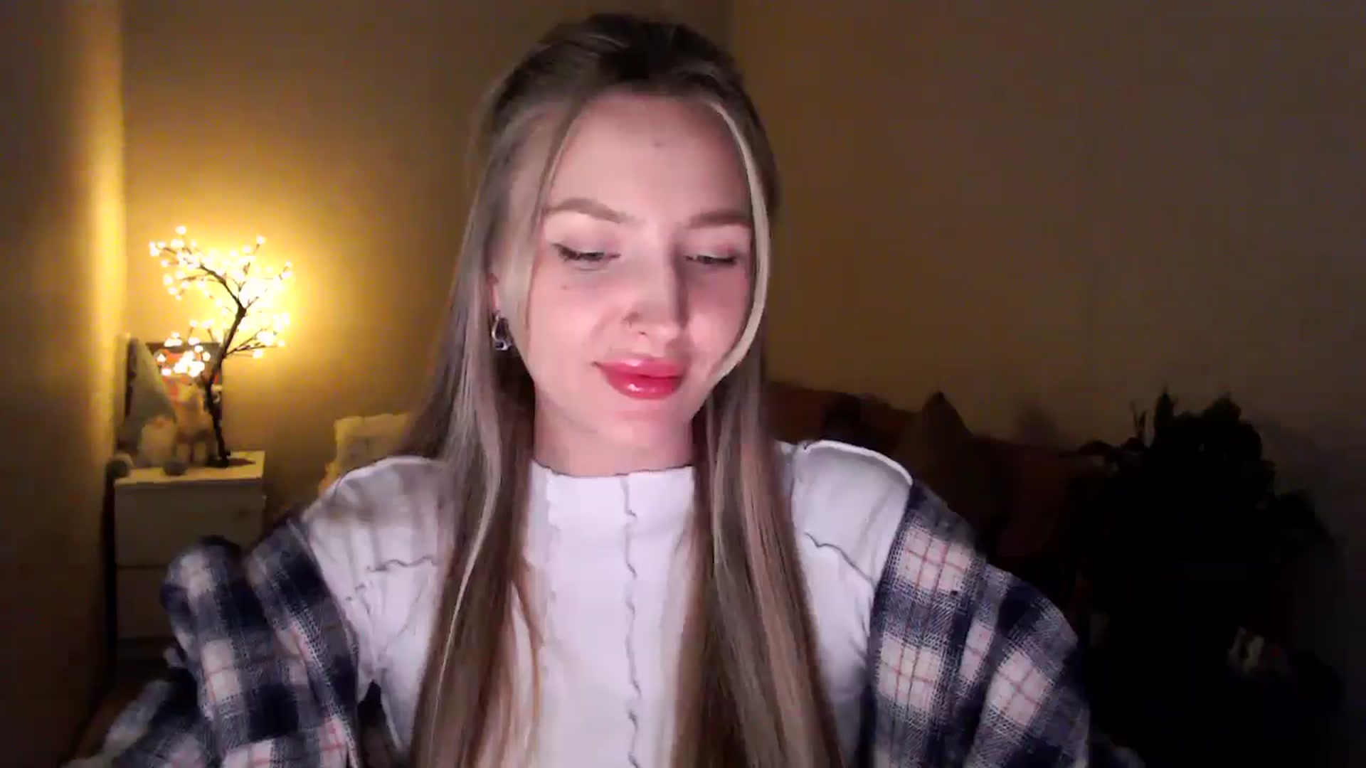 Gallery image thumbnail from My_Diana's myfreecams stream on, 04/17/2025, 21:23 image 3 of 20