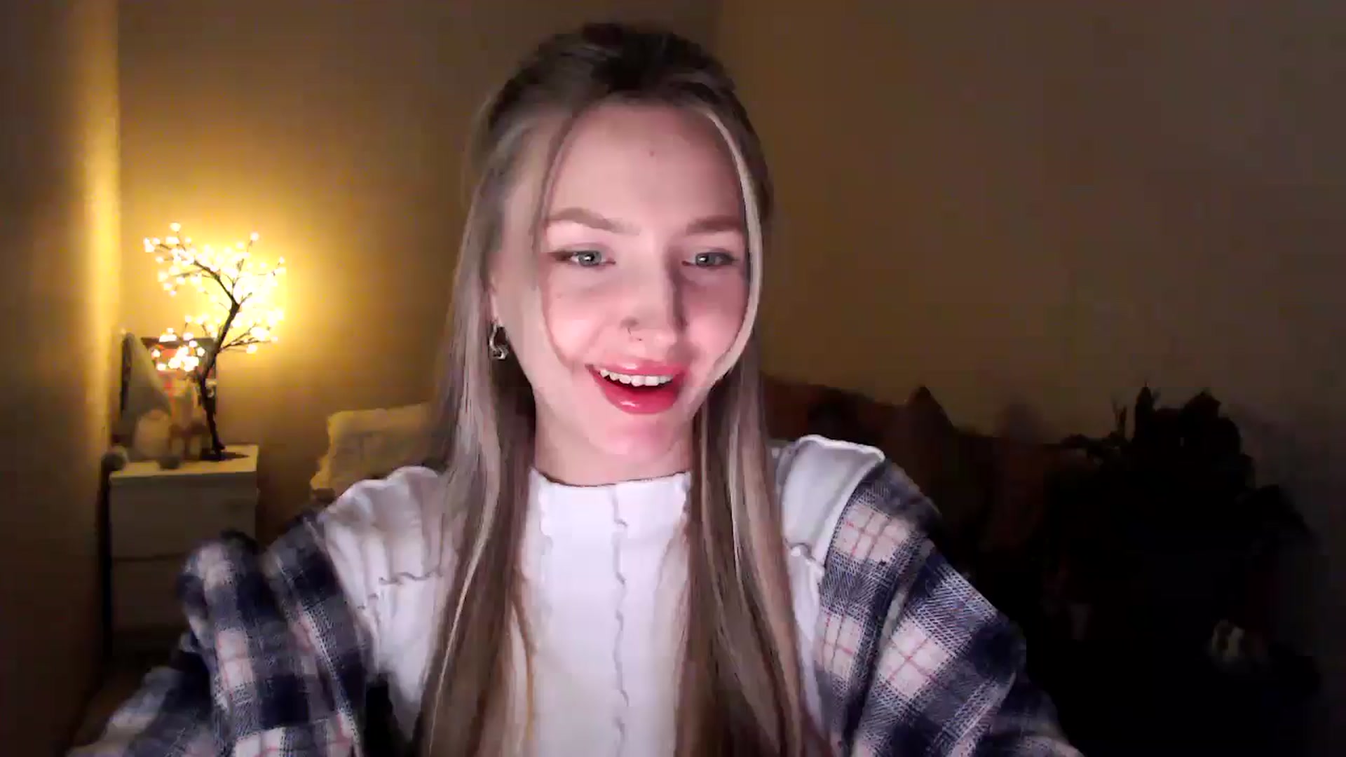 Gallery image thumbnail from My_Diana's myfreecams stream on, 04/17/2025, 21:23 image 5 of 20