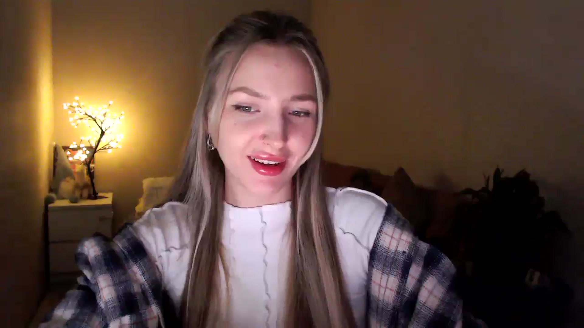 Gallery image thumbnail from My_Diana's myfreecams stream on, 04/17/2025, 21:23 image 2 of 20