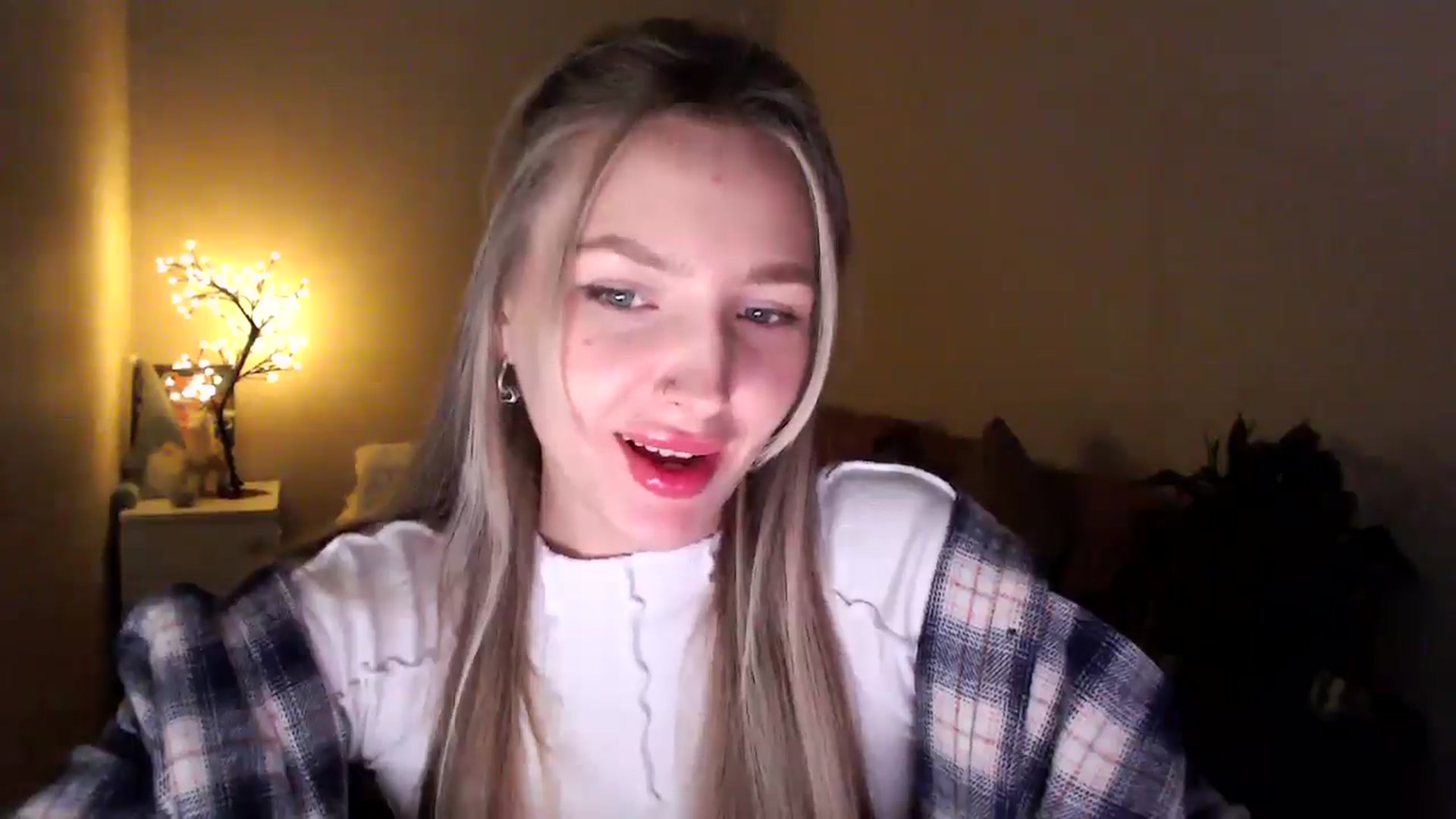 Gallery image thumbnail from My_Diana's myfreecams stream on, 04/17/2025, 21:23 image 4 of 20