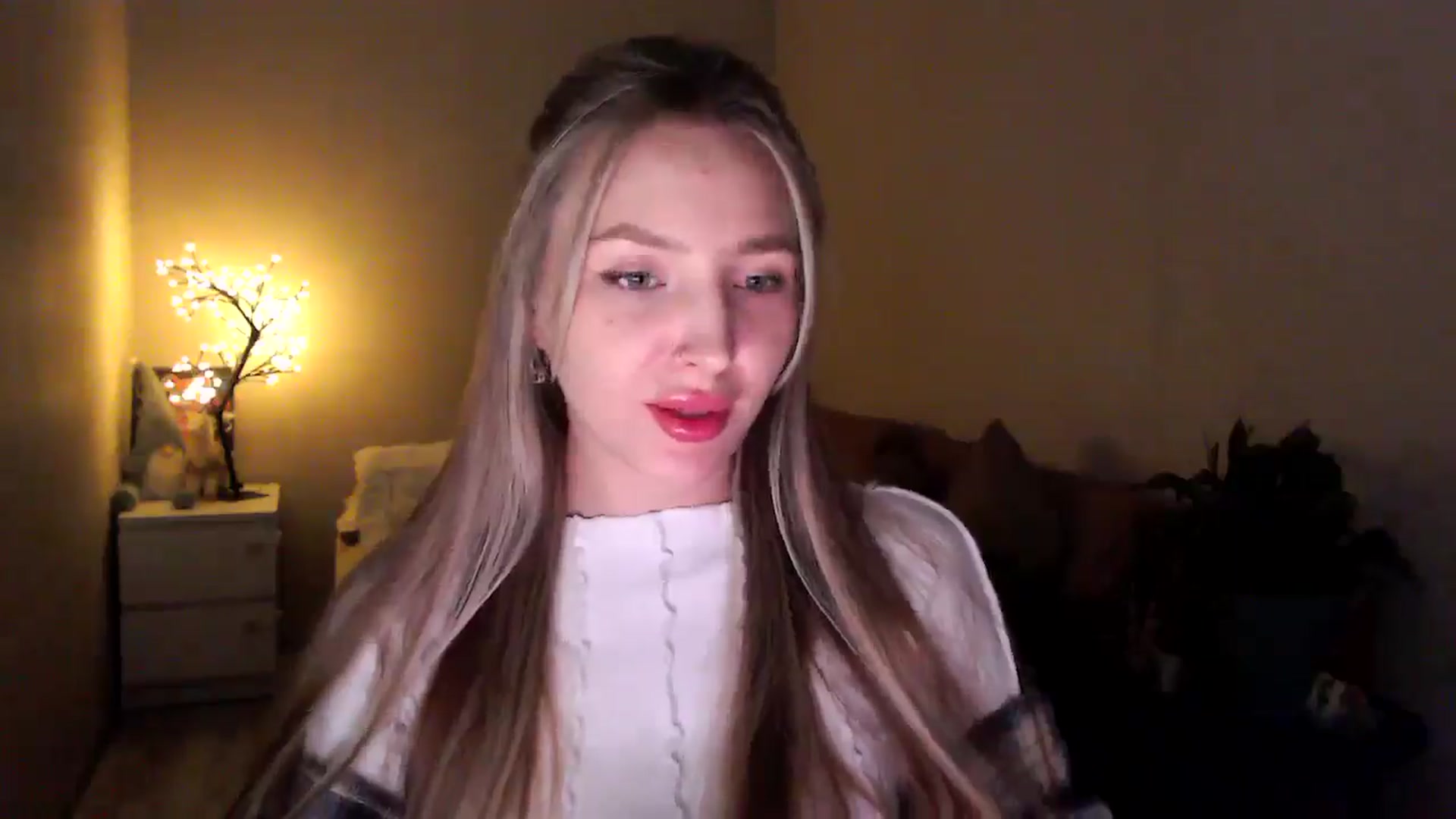 Gallery image thumbnail from My_Diana's myfreecams stream on, 04/17/2025, 21:23 image 17 of 20