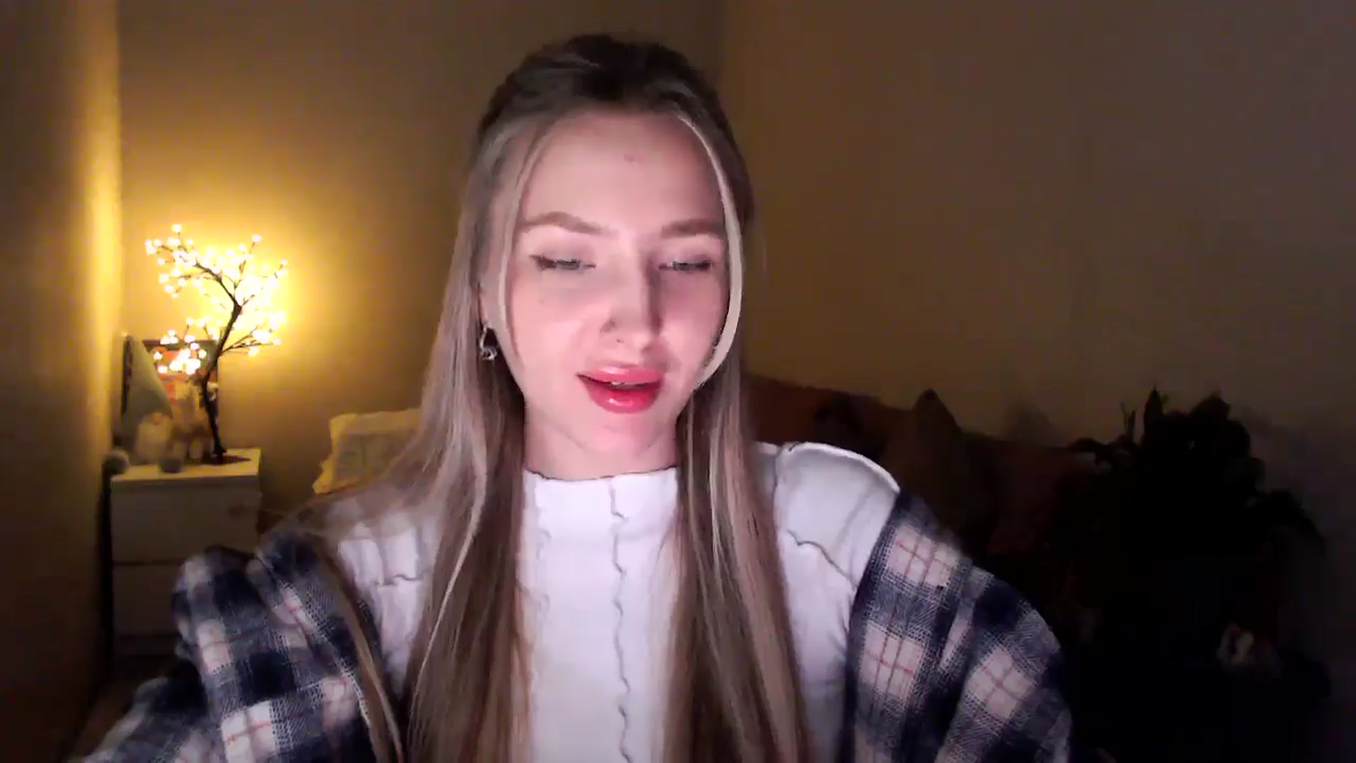 Gallery image thumbnail from My_Diana's myfreecams stream on, 04/17/2025, 21:23 image 11 of 20