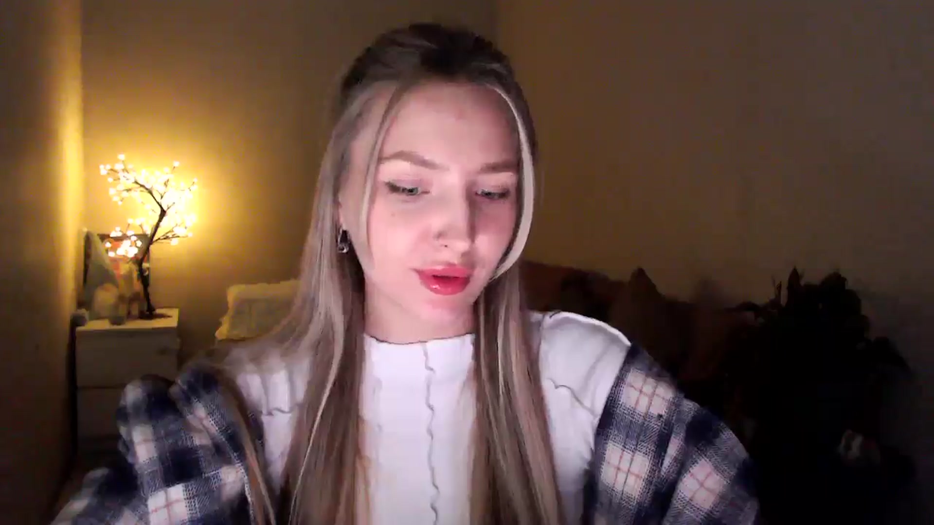 Gallery image thumbnail from My_Diana's myfreecams stream on, 04/17/2025, 21:23 image 12 of 20