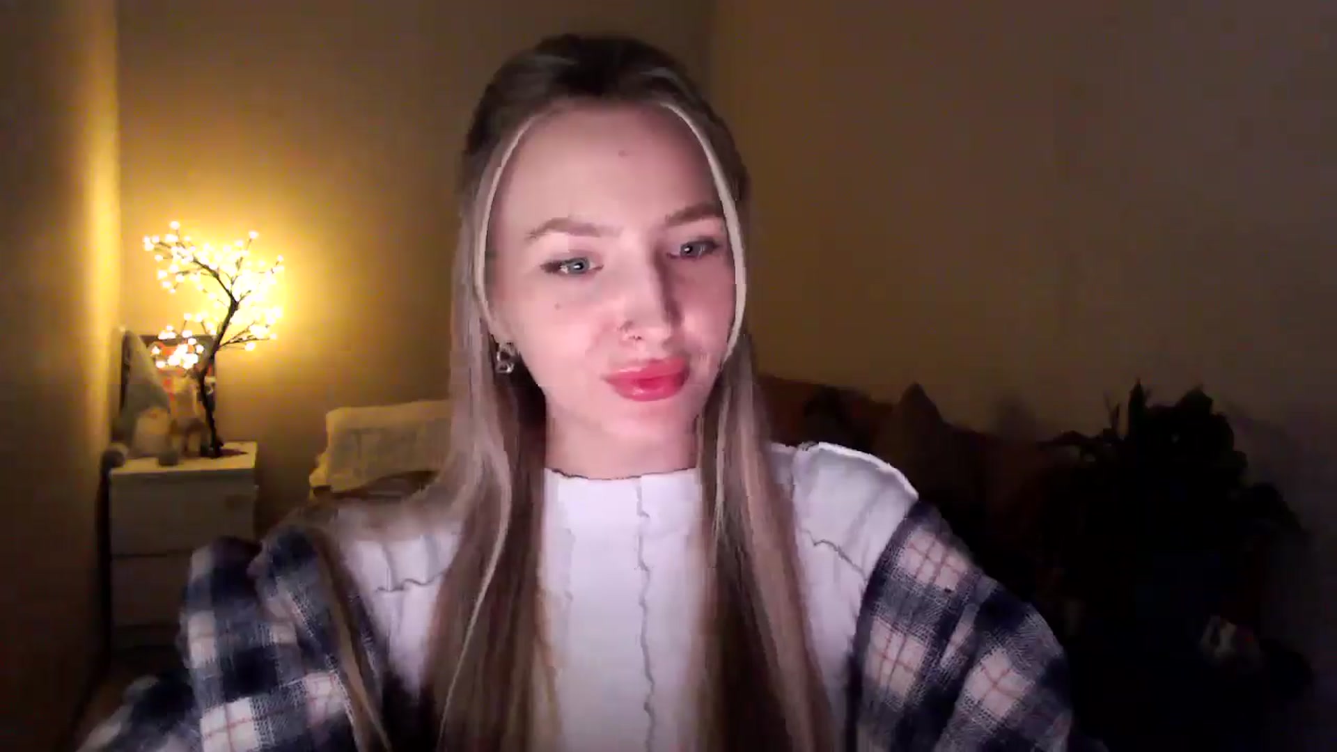 Gallery image thumbnail from My_Diana's myfreecams stream on, 04/17/2025, 21:23 image 16 of 20