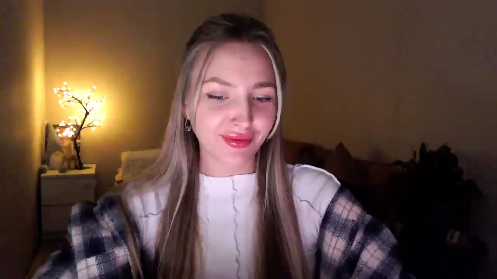 Gallery image thumbnail from My_Diana's myfreecams stream on, 04/17/2025, 21:23 image 15 of 20