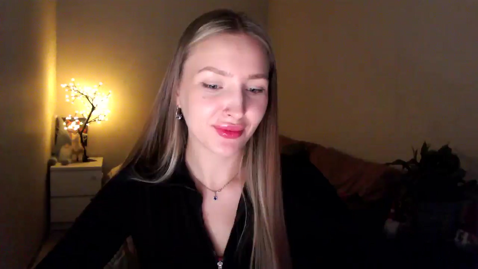Gallery image thumbnail from My_Diana's myfreecams stream on, 04/18/2025, 22:49 image 7 of 20