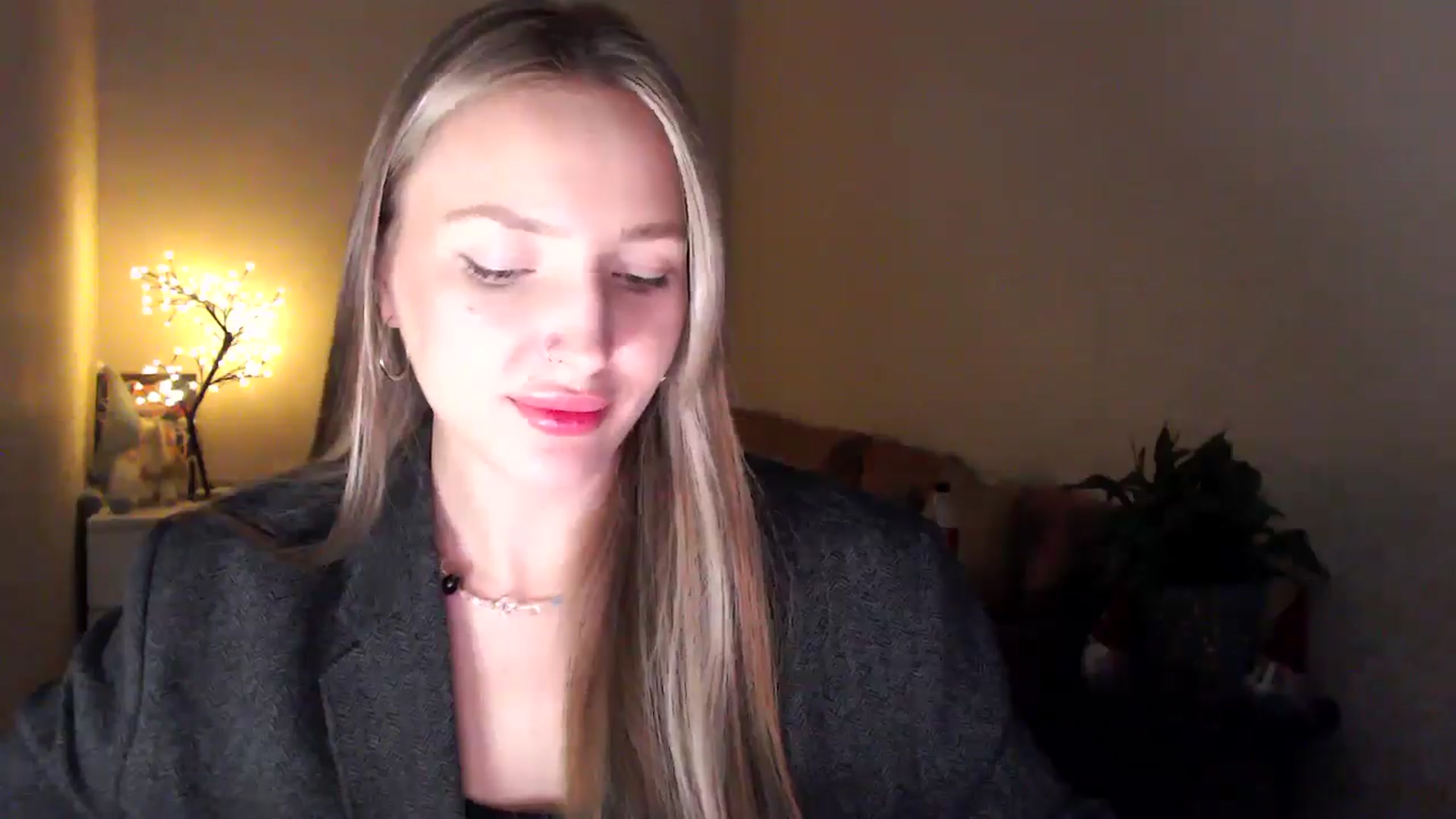 Gallery image thumbnail from My_Diana's myfreecams stream on, 04/19/2025, 21:38 image 10 of 20